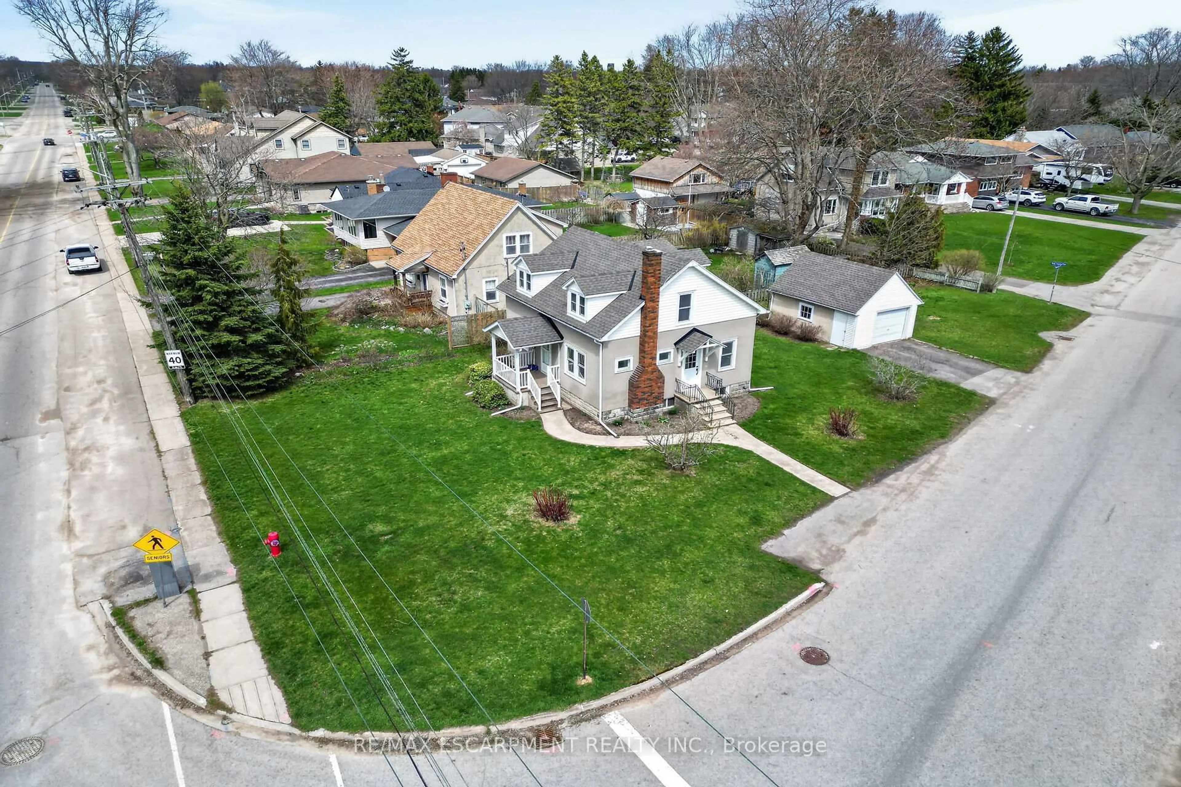 A pic from outside/outdoor area/front of a property/back of a property/a pic from drone, street for 29 Rosemount Ave, Port Colborne Ontario L3K 5P8