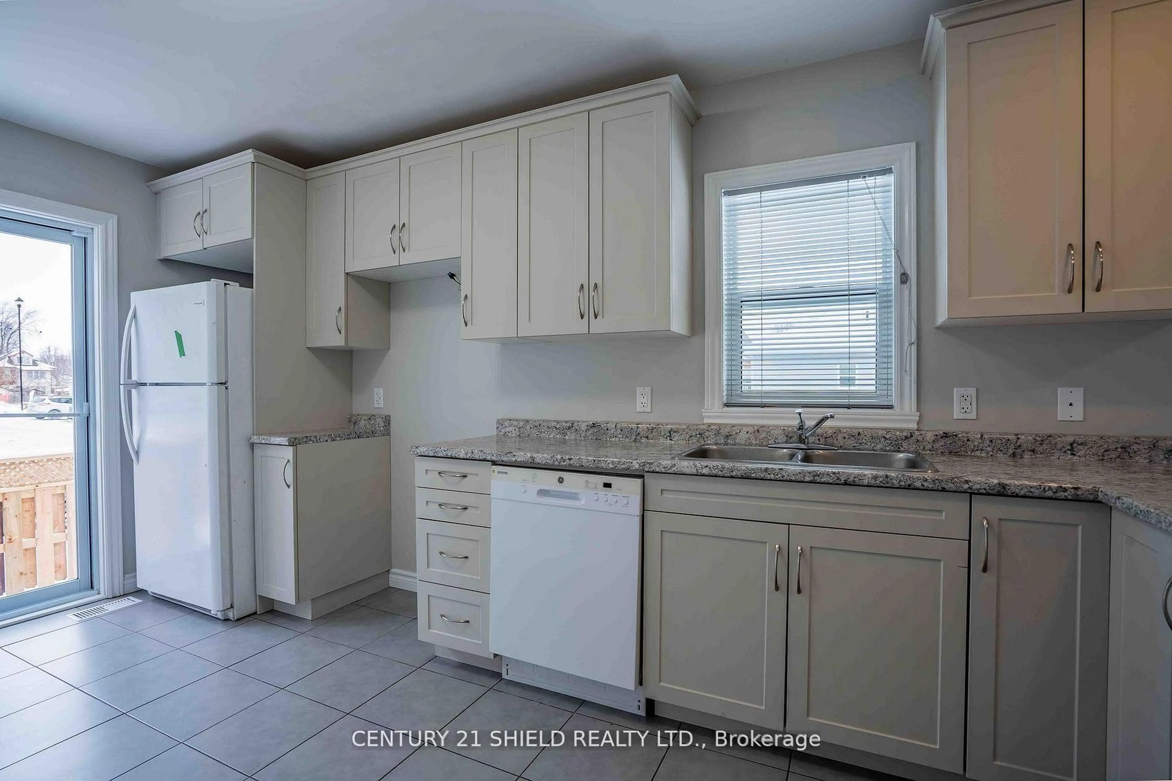 Standard kitchen, ceramic/tile floor for 221 Third St, Cornwall Ontario K6J 0B6