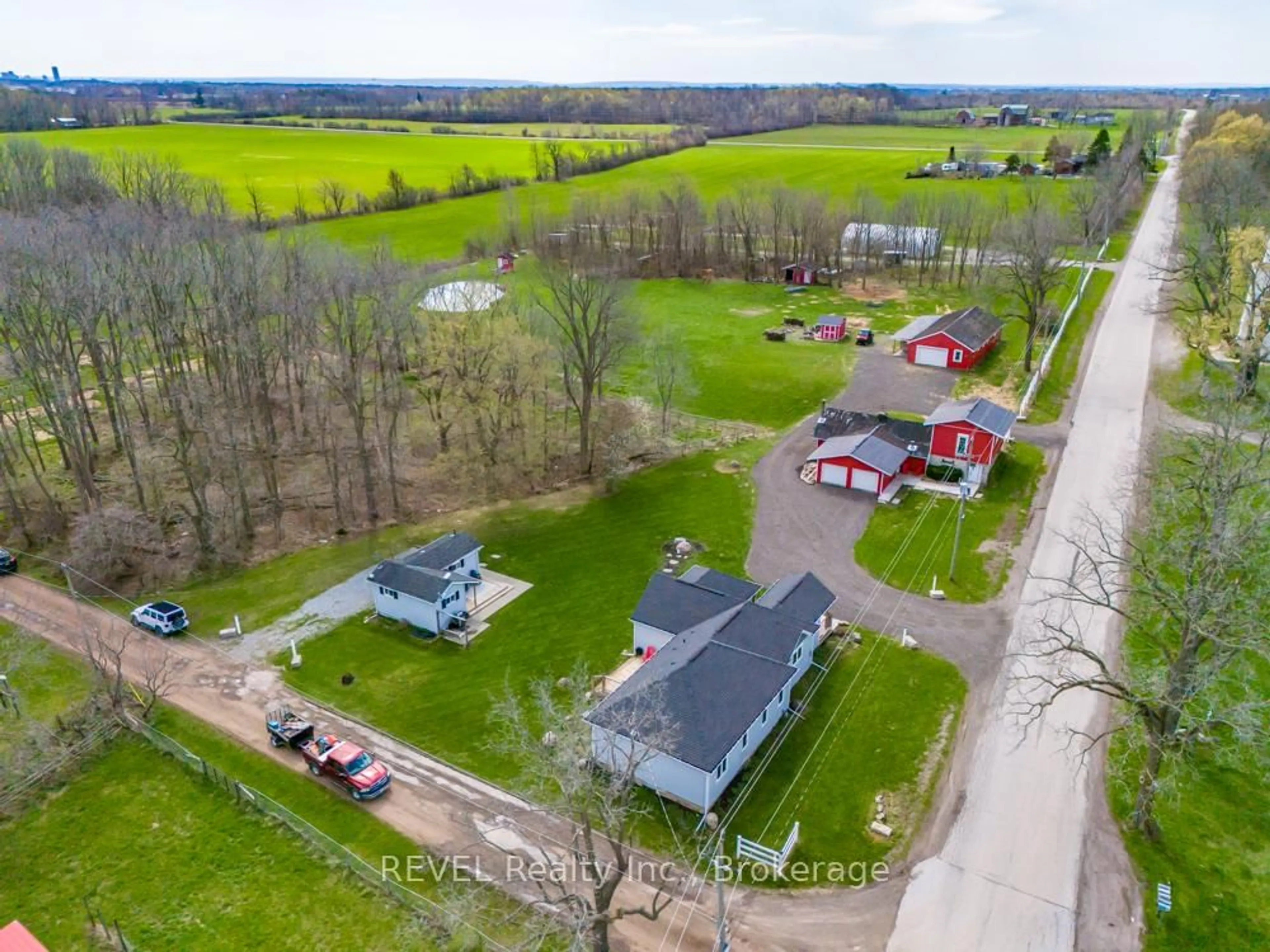 A pic from outside/outdoor area/front of a property/back of a property/a pic from drone, unknown for 2282 RIDGEMOUNT Rd, Fort Erie Ontario L0S 1S0