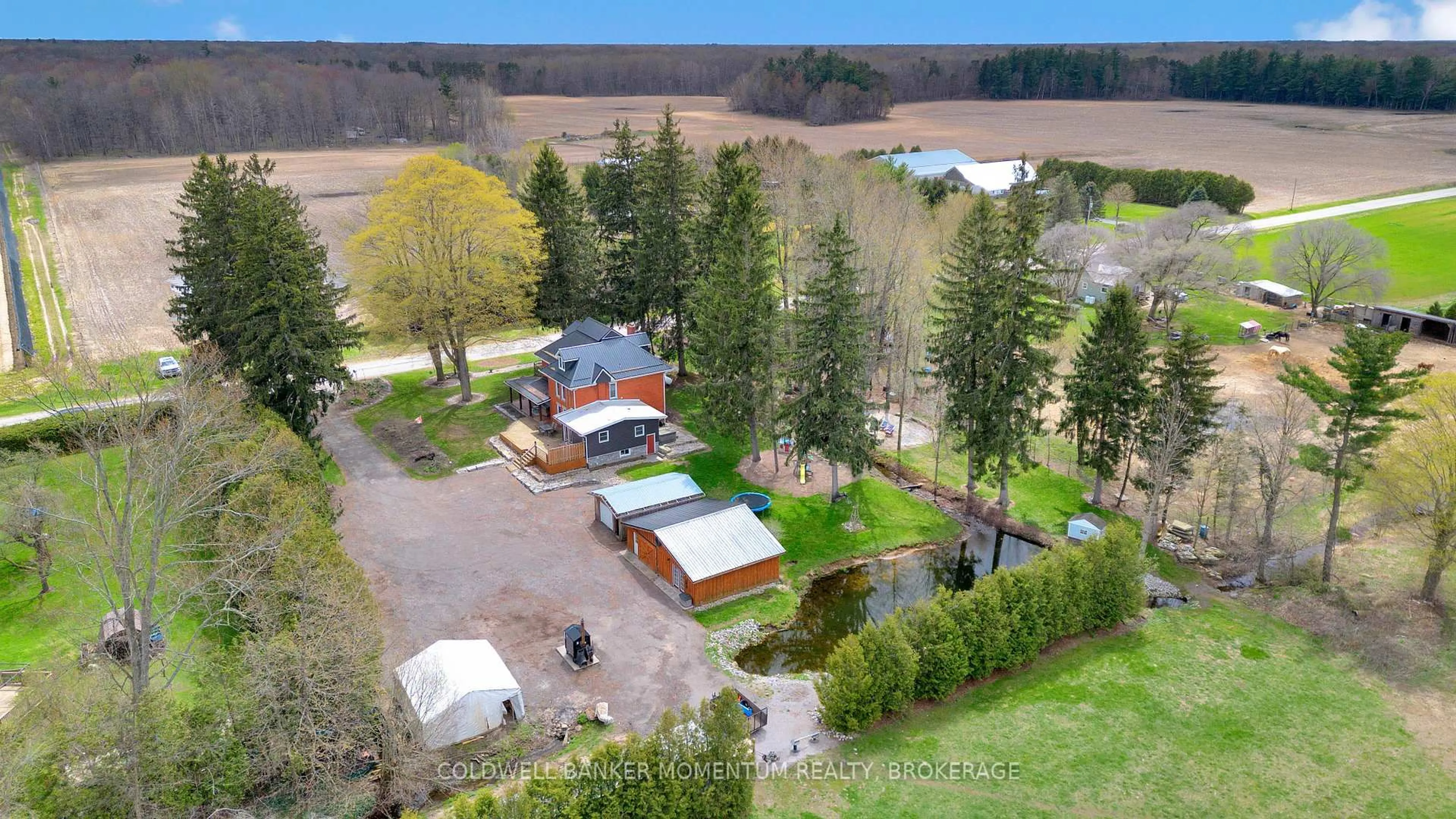 A pic from outside/outdoor area/front of a property/back of a property/a pic from drone, unknown for 721 CHARLOTTVILLE RD 8 Rd, Norfolk Ontario N3Y 4K5
