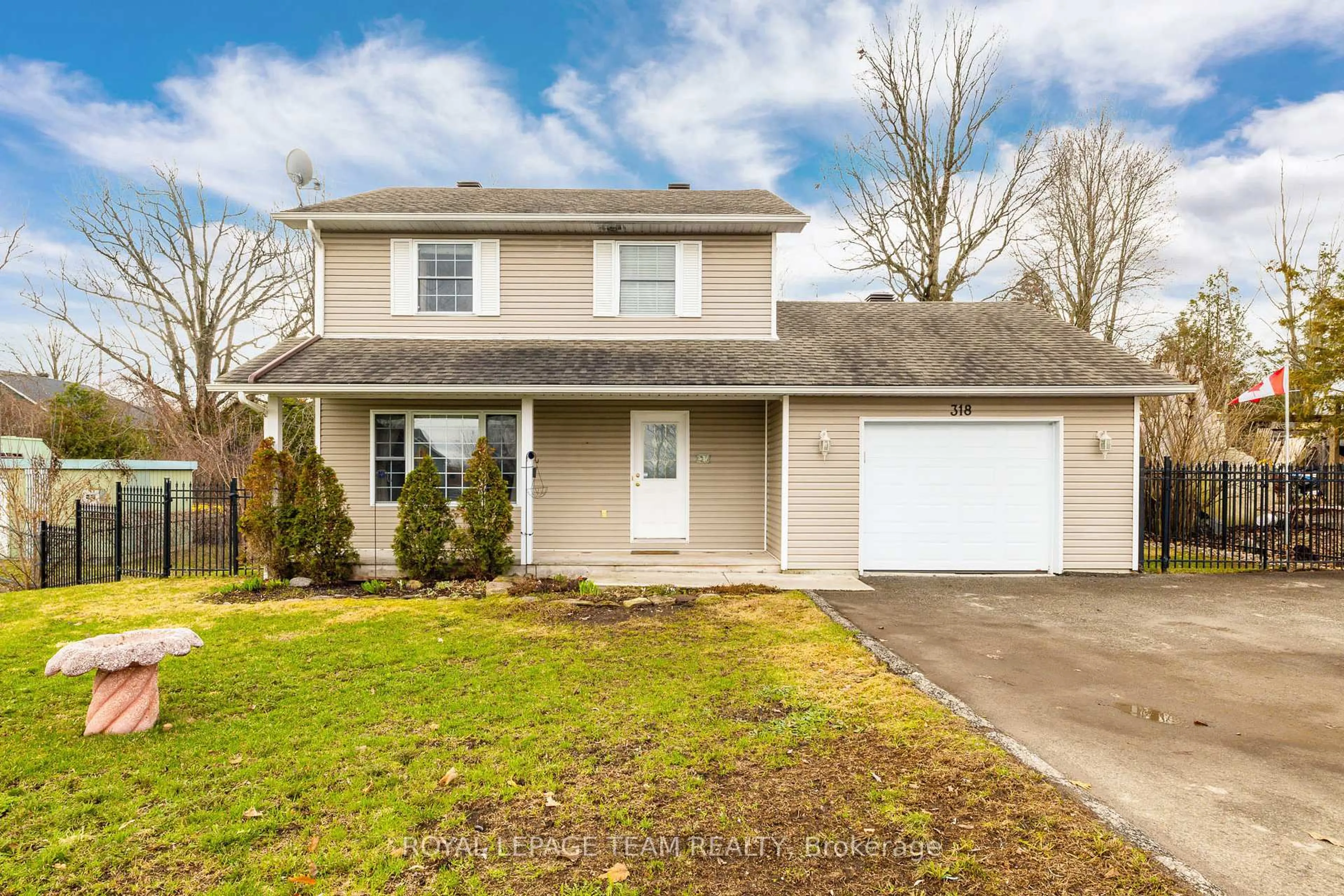 Home with vinyl exterior material, street for 318 Main St, Merrickville-Wolford Ontario K0G 1N0