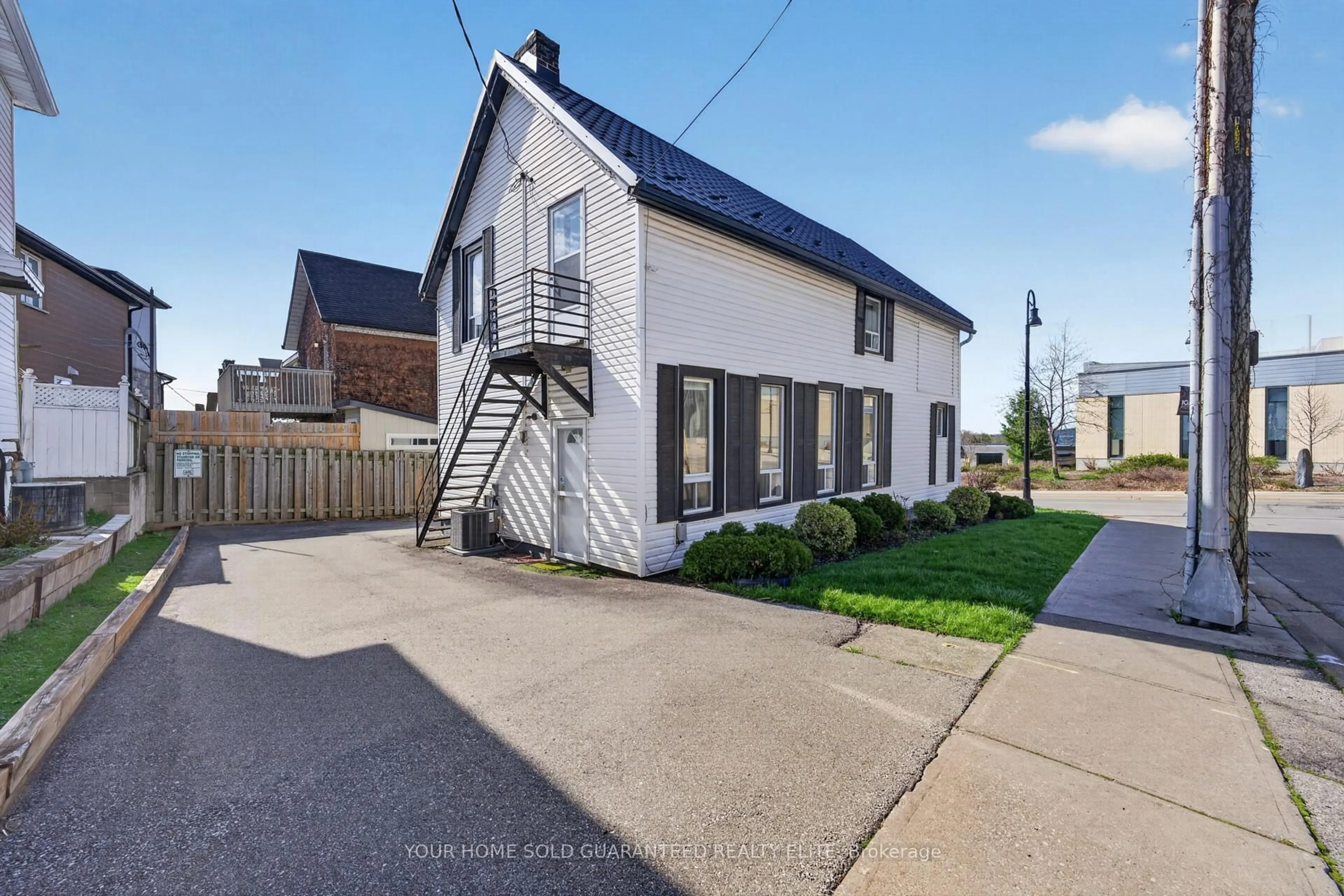 A pic from outside/outdoor area/front of a property/back of a property/a pic from drone, street for 48 Carlisle St, St. Catharines Ontario L2R 4H4