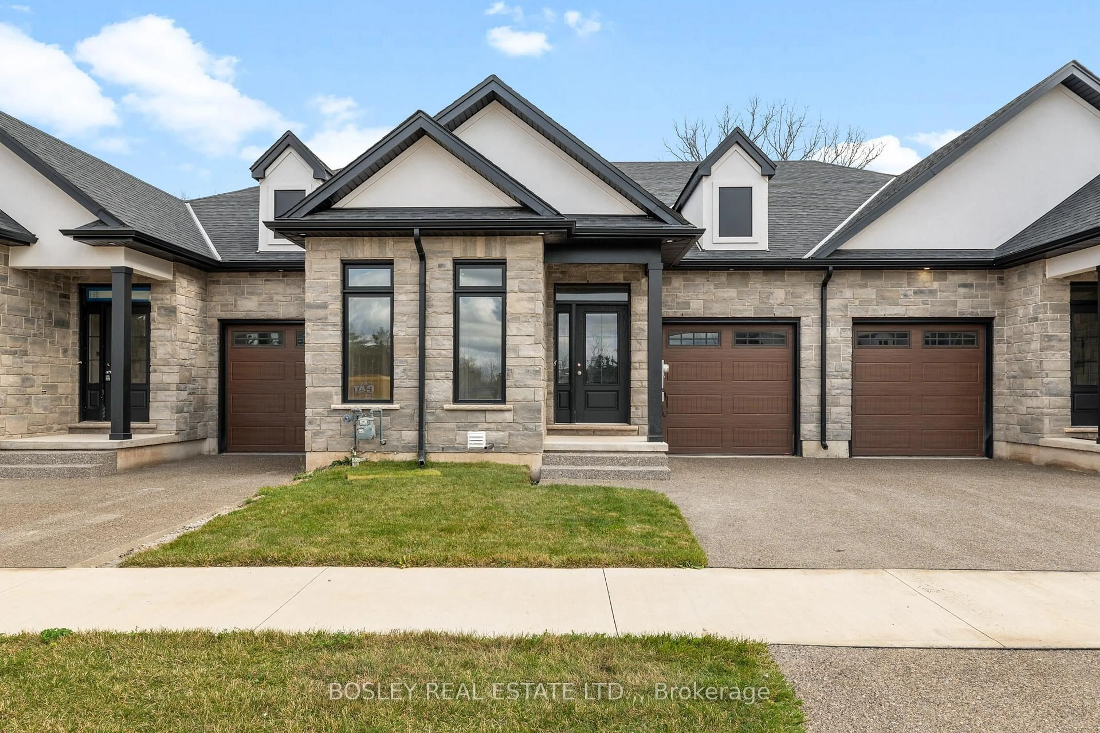 Home with brick exterior material, street for 514 ROYAL RIDGE Dr, Fort Erie Ontario L0S 1N0