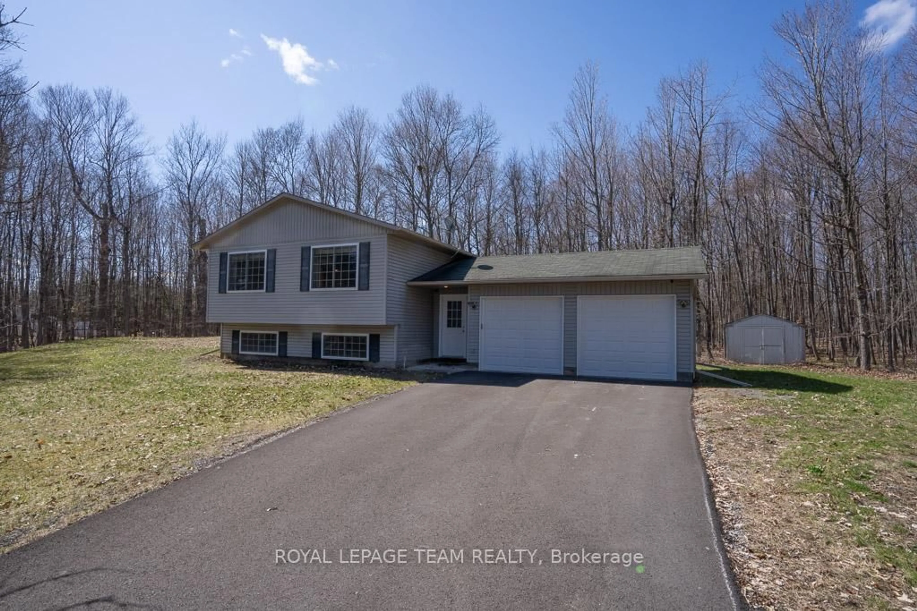 Home with vinyl exterior material, water/lake/river/ocean view for 480 Lake Park Rd, Carleton Place Ontario K7C 3P2