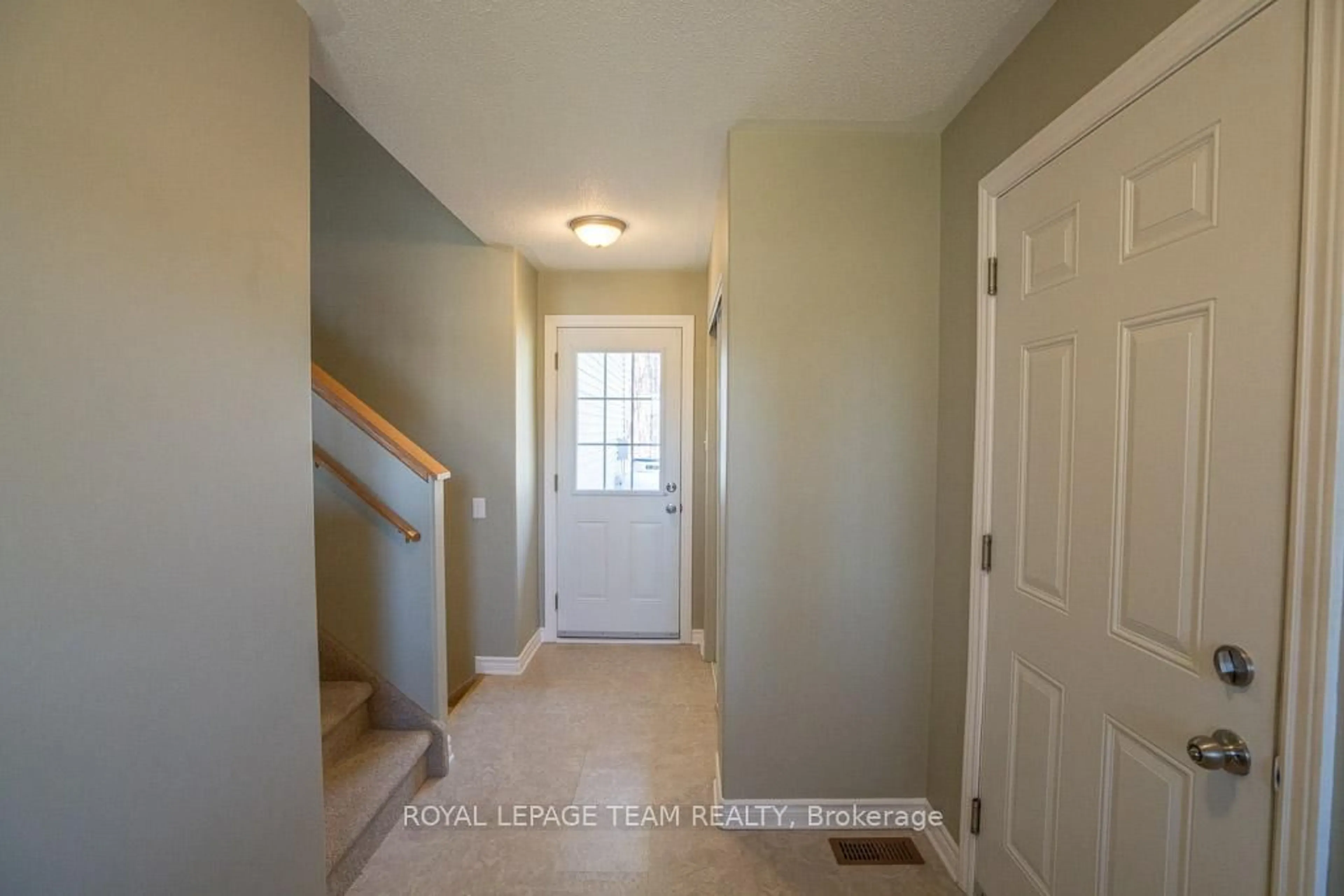 Indoor entryway for 480 Lake Park Rd, Carleton Place Ontario K7C 3P2