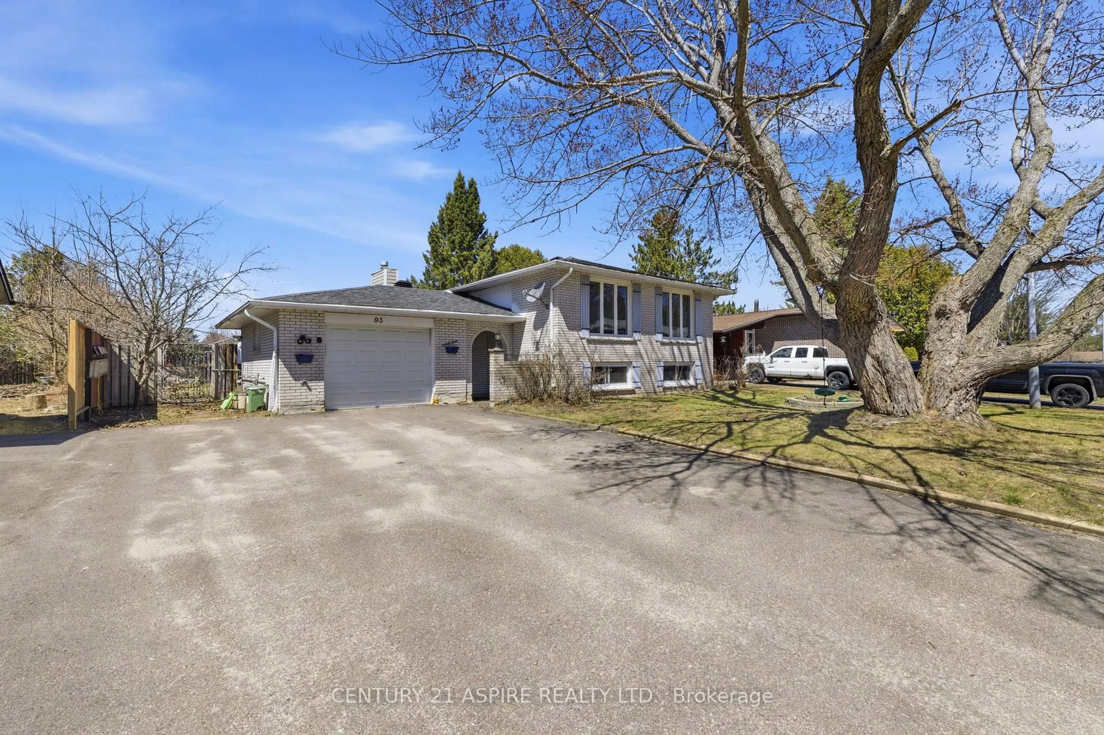 A pic from outside/outdoor area/front of a property/back of a property/a pic from drone, street for 93 Frontenac Cres, Deep River Ontario K0J 1P0
