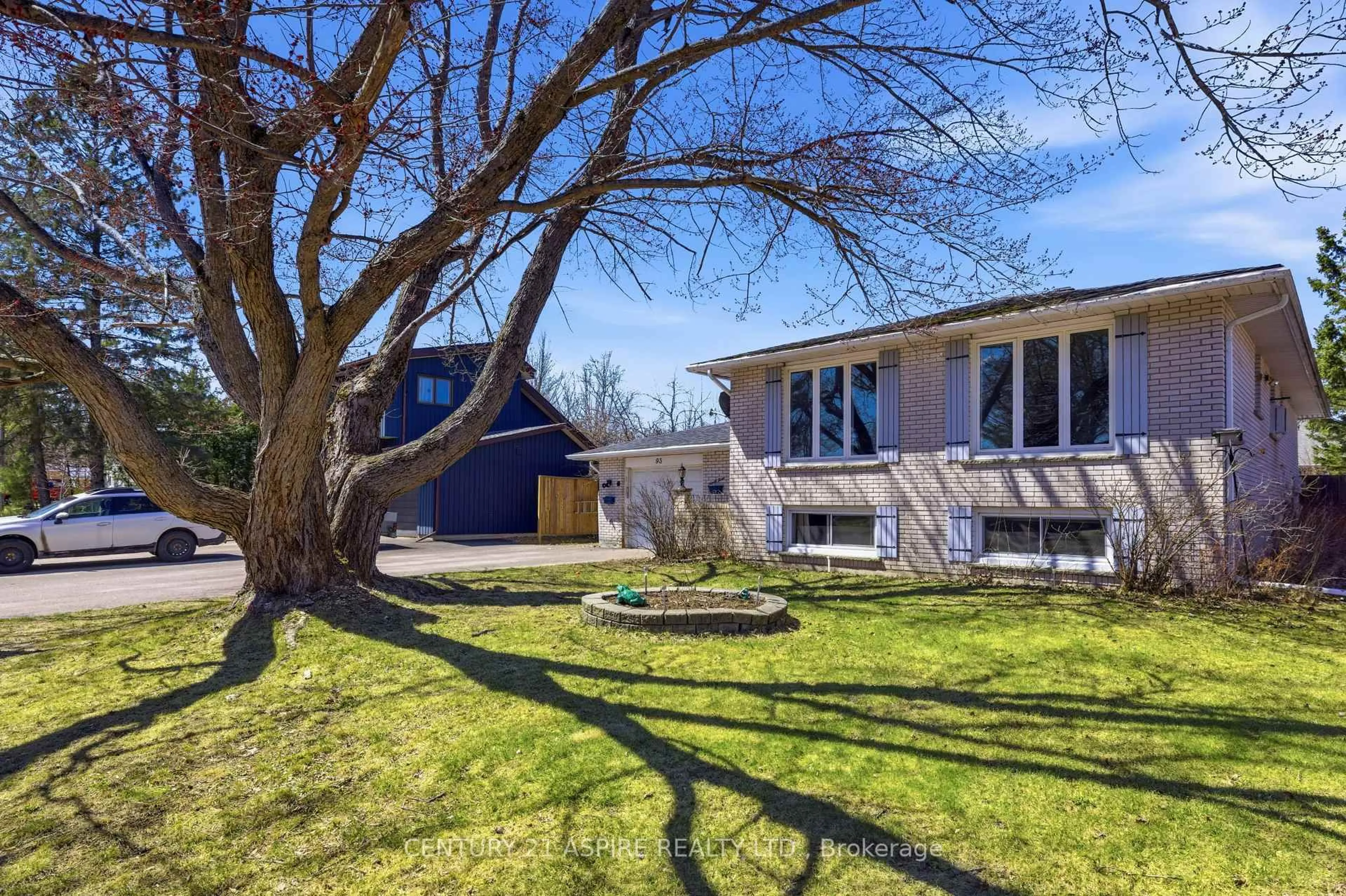 A pic from outside/outdoor area/front of a property/back of a property/a pic from drone, street for 93 Frontenac Cres, Deep River Ontario K0J 1P0