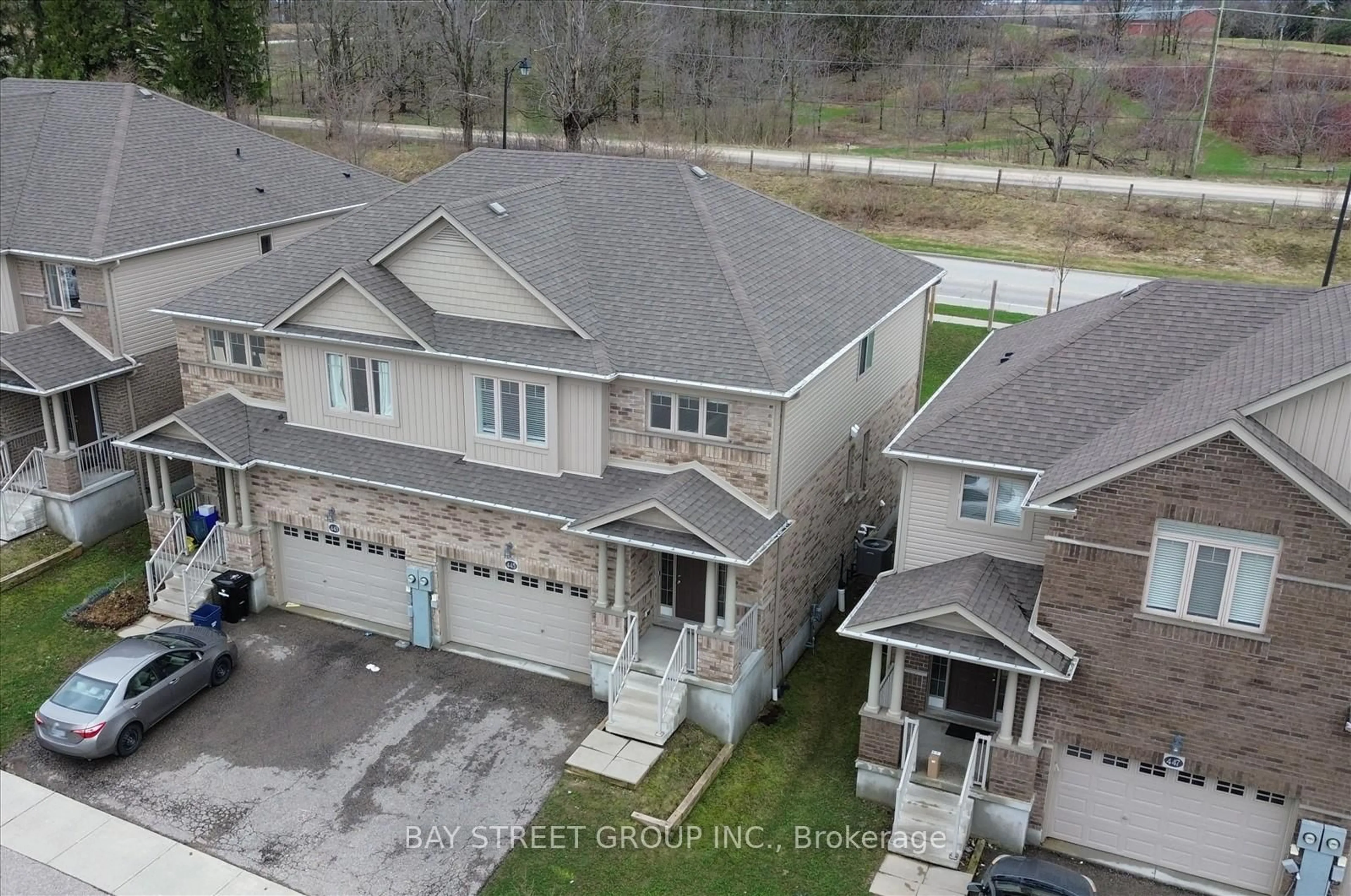 A pic from outside/outdoor area/front of a property/back of a property/a pic from drone, unknown for 445 Avens St, Waterloo Ontario N2V 0B6