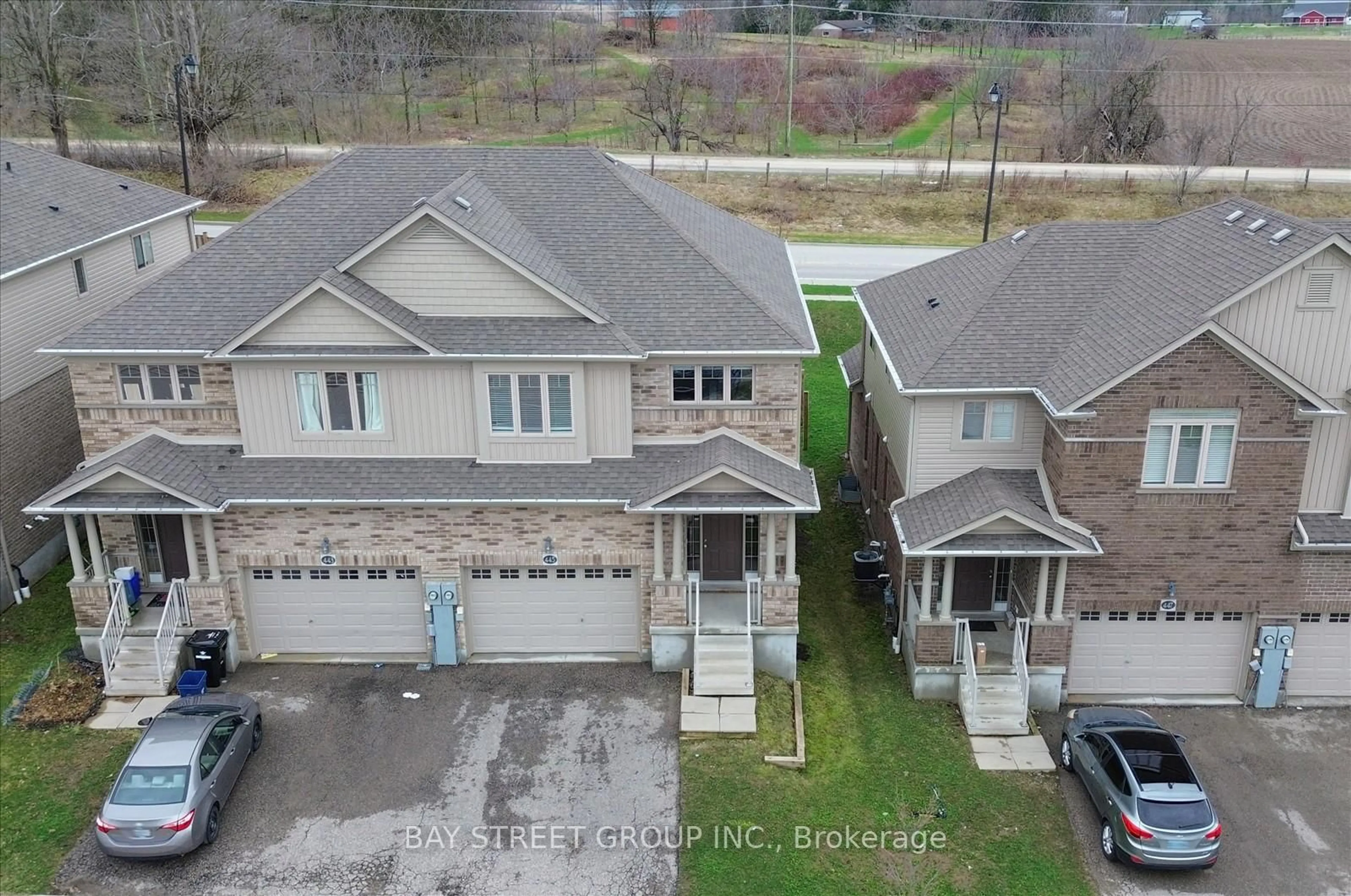 A pic from outside/outdoor area/front of a property/back of a property/a pic from drone, street for 445 Avens St, Waterloo Ontario N2V 0B6