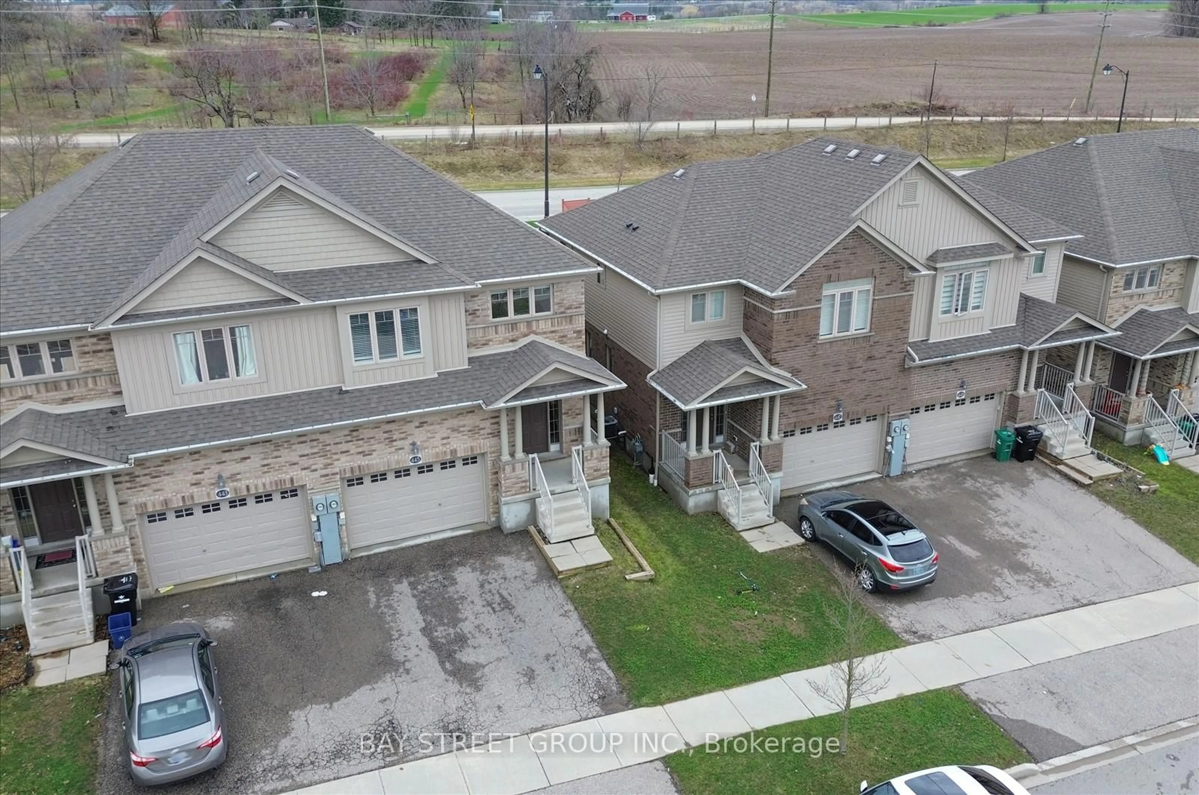 A pic from outside/outdoor area/front of a property/back of a property/a pic from drone, street for 445 Avens St, Waterloo Ontario N2V 0B6