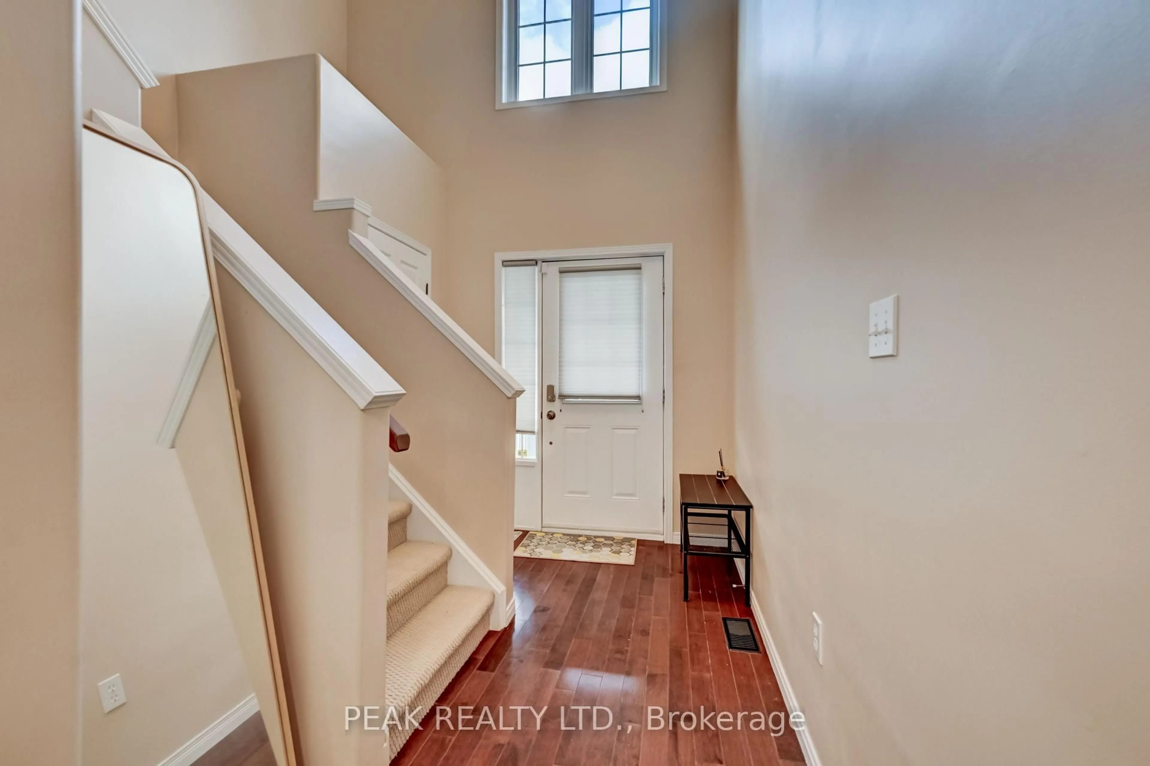 Indoor entryway for 547 WILD IRIS Ave, Waterloo Ontario N2V 2W4