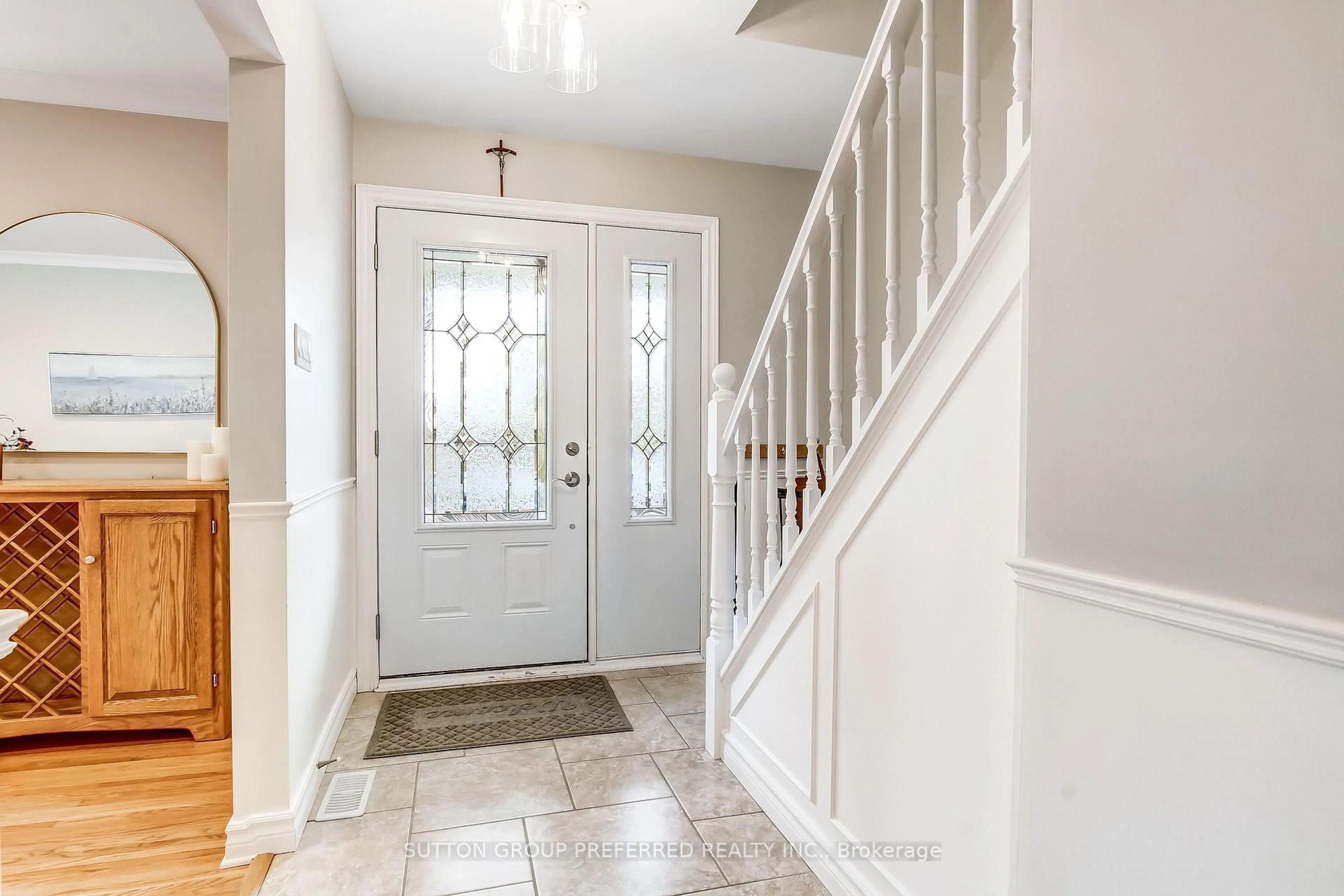 Indoor entryway for 75 Chapple Hill Rd, Thames Centre Ontario N6G 2H2