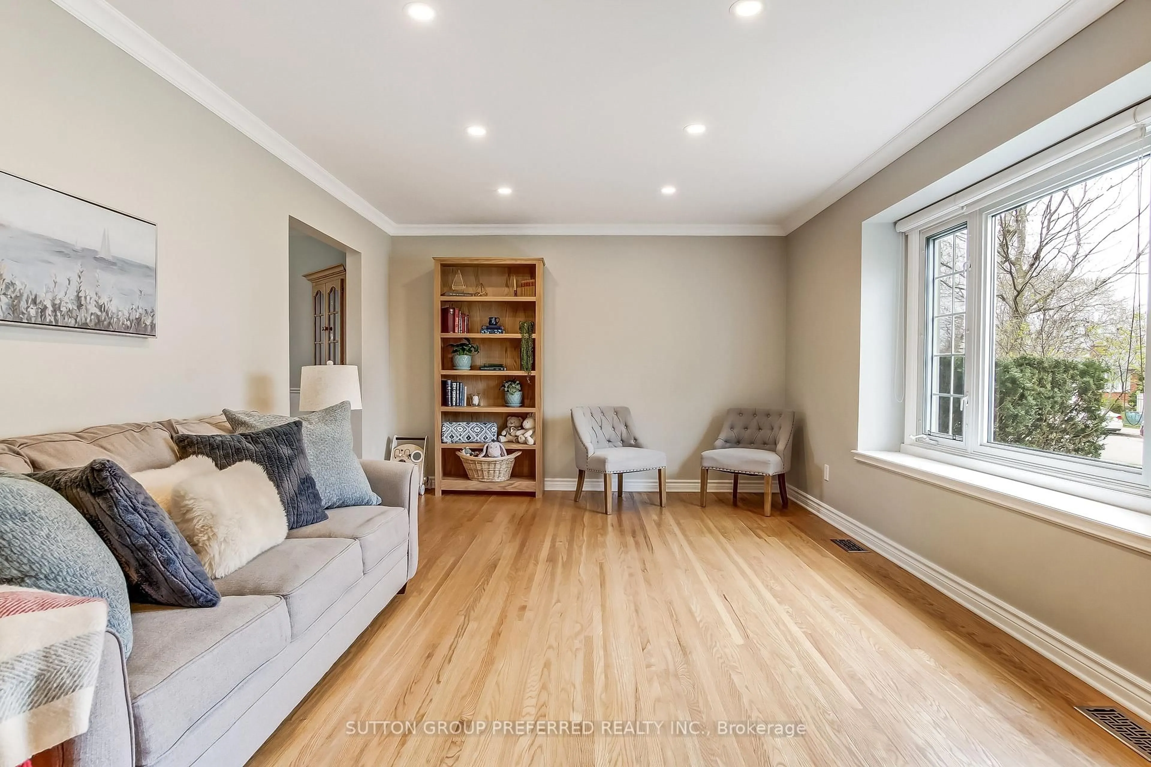 Living room with furniture, wood/laminate floor for 75 Chapple Hill Rd, Thames Centre Ontario N6G 2H2