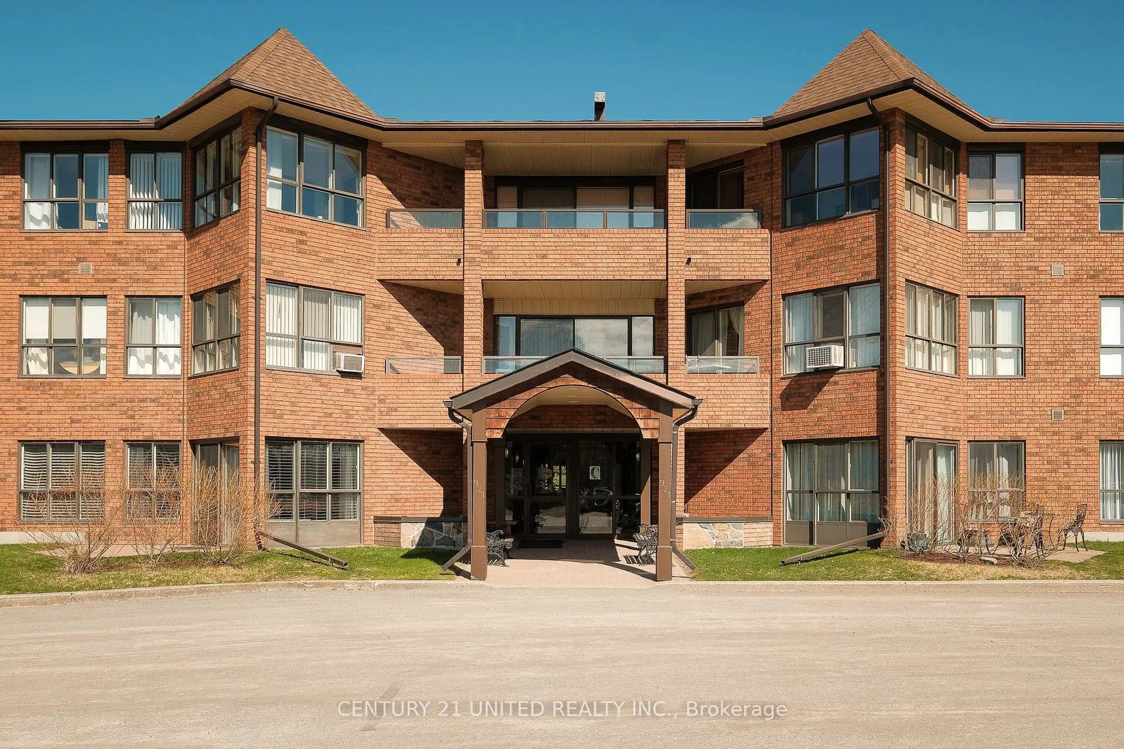 Indoor foyer for 921 Armour Rd #218, Peterborough Ontario K9H 7K5