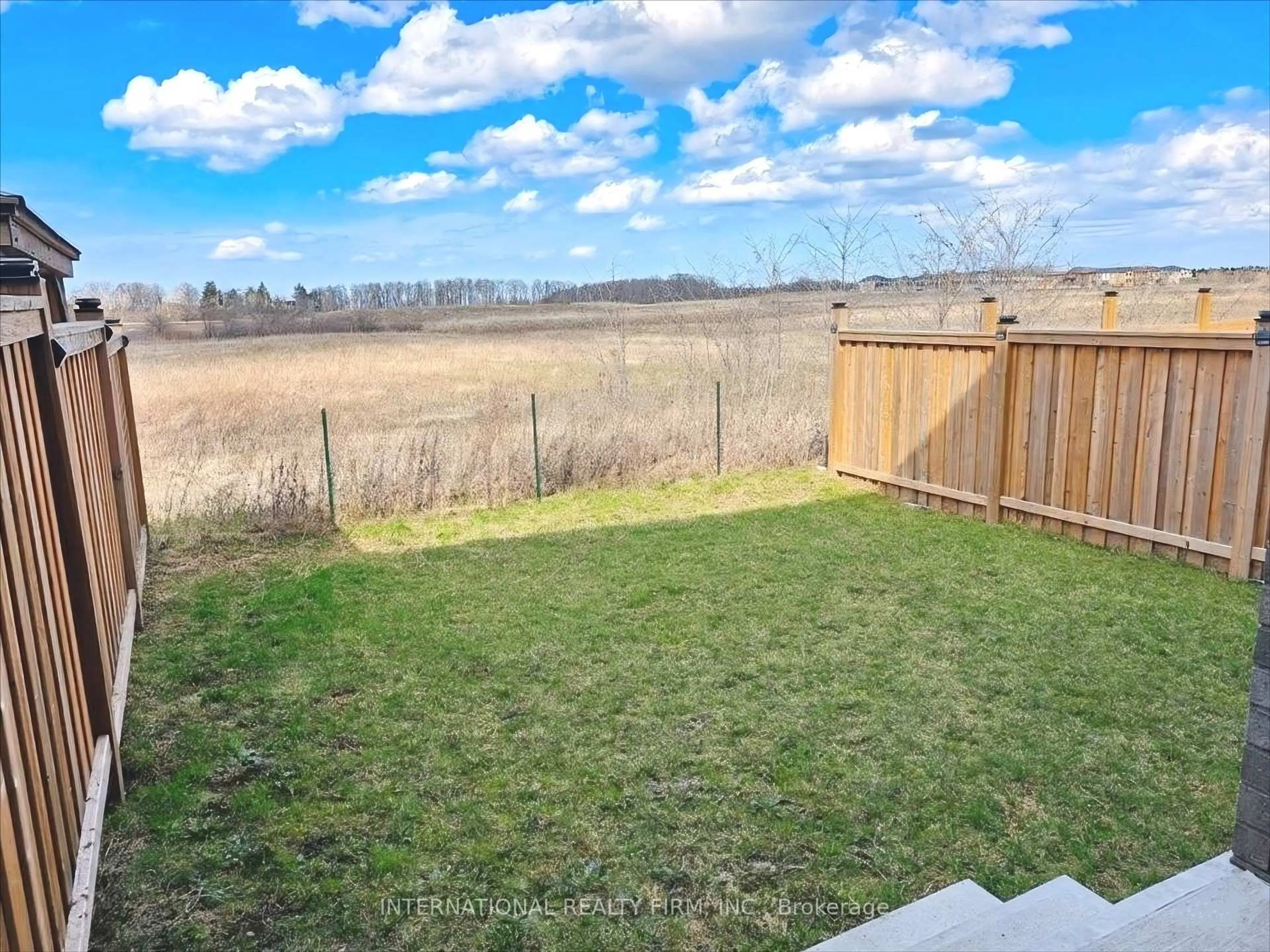 A pic from outside/outdoor area/front of a property/back of a property/a pic from drone, water/lake/river/ocean view for 134 Bedrock Dr, Hamilton Ontario L8J 0K6