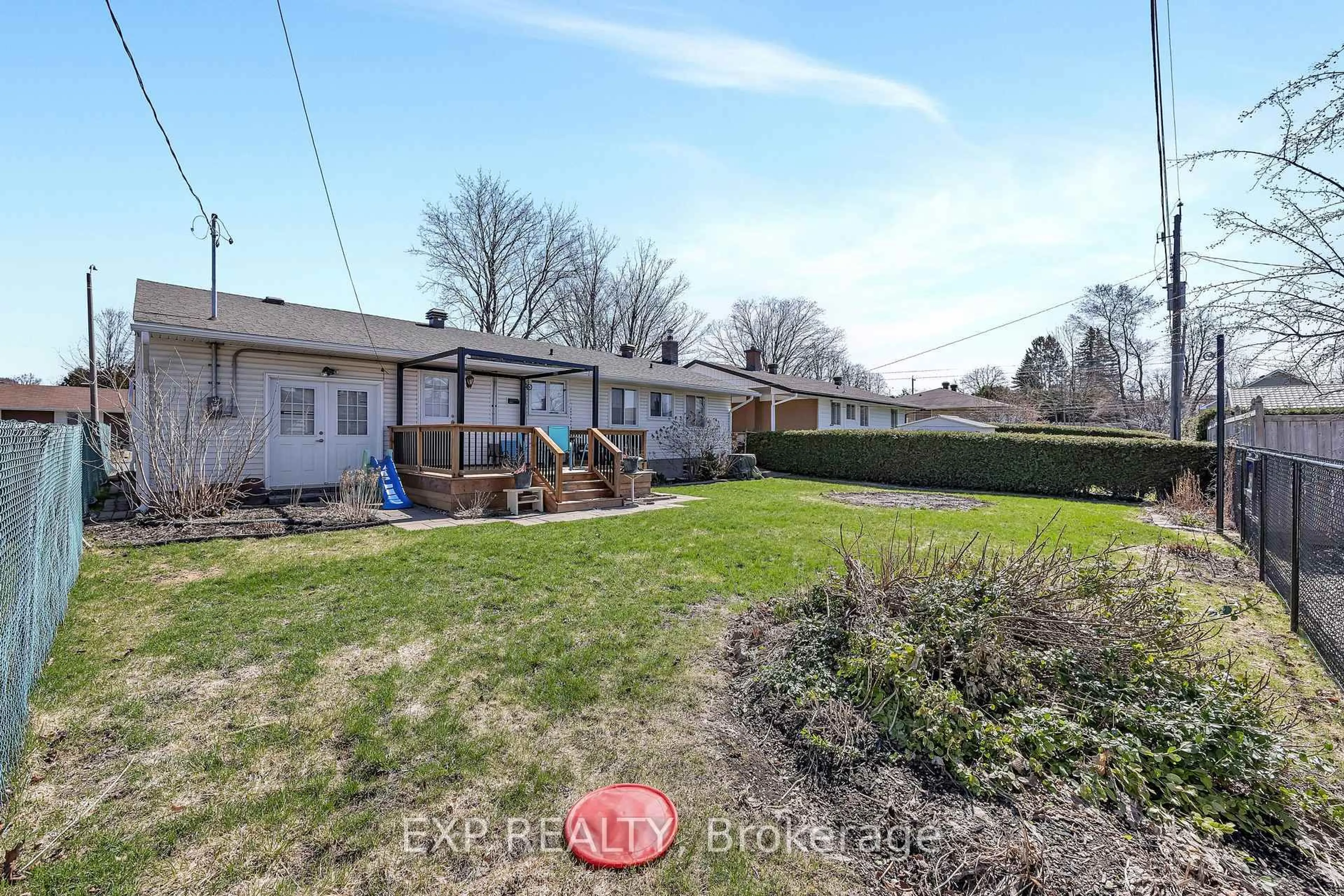 Patio, street for 2500 Hopkins Rd, Ottawa Ontario K2B 7X7