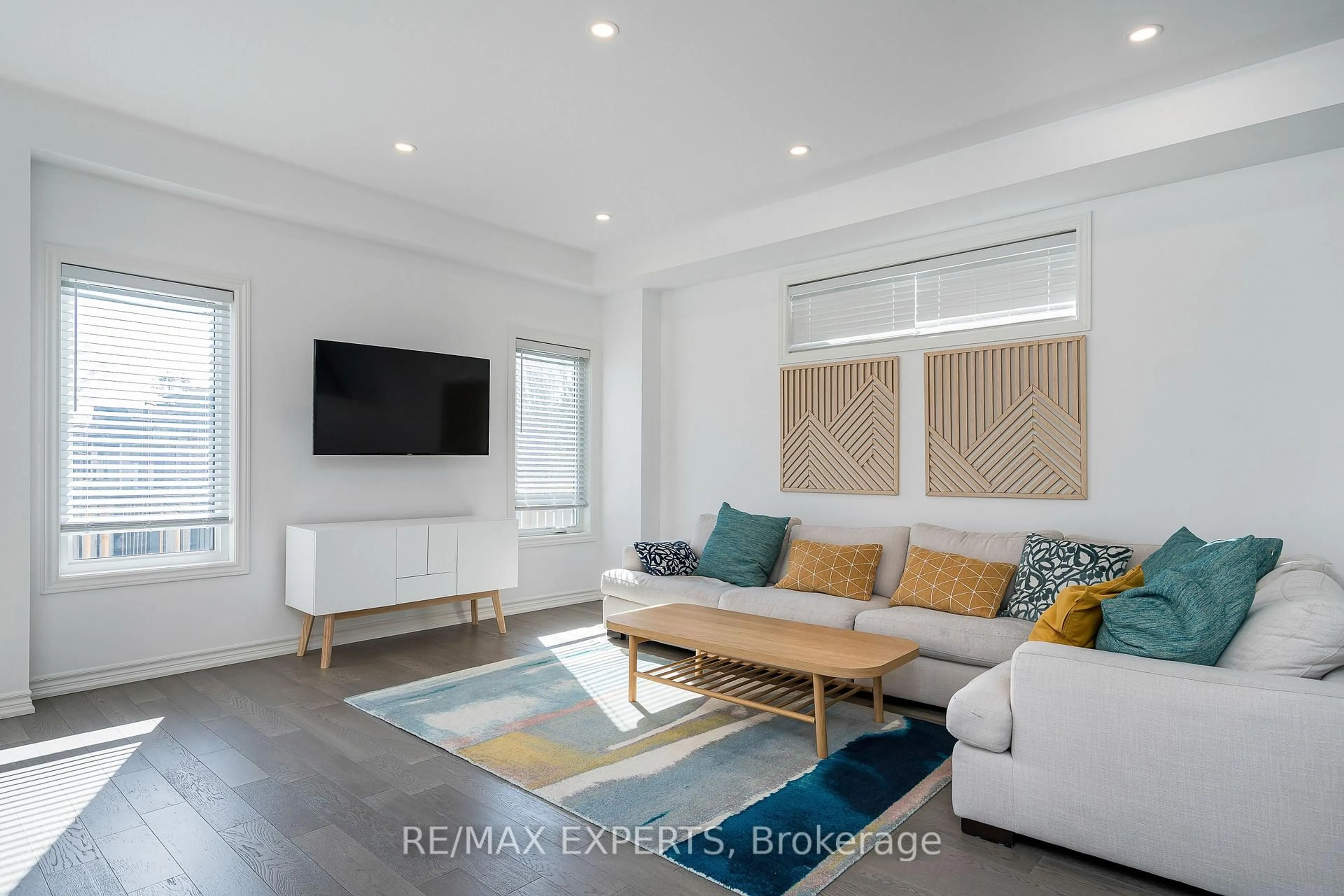 Living room with furniture, unknown for 101 Rosie St, Blue Mountains Ontario N0H 1J0