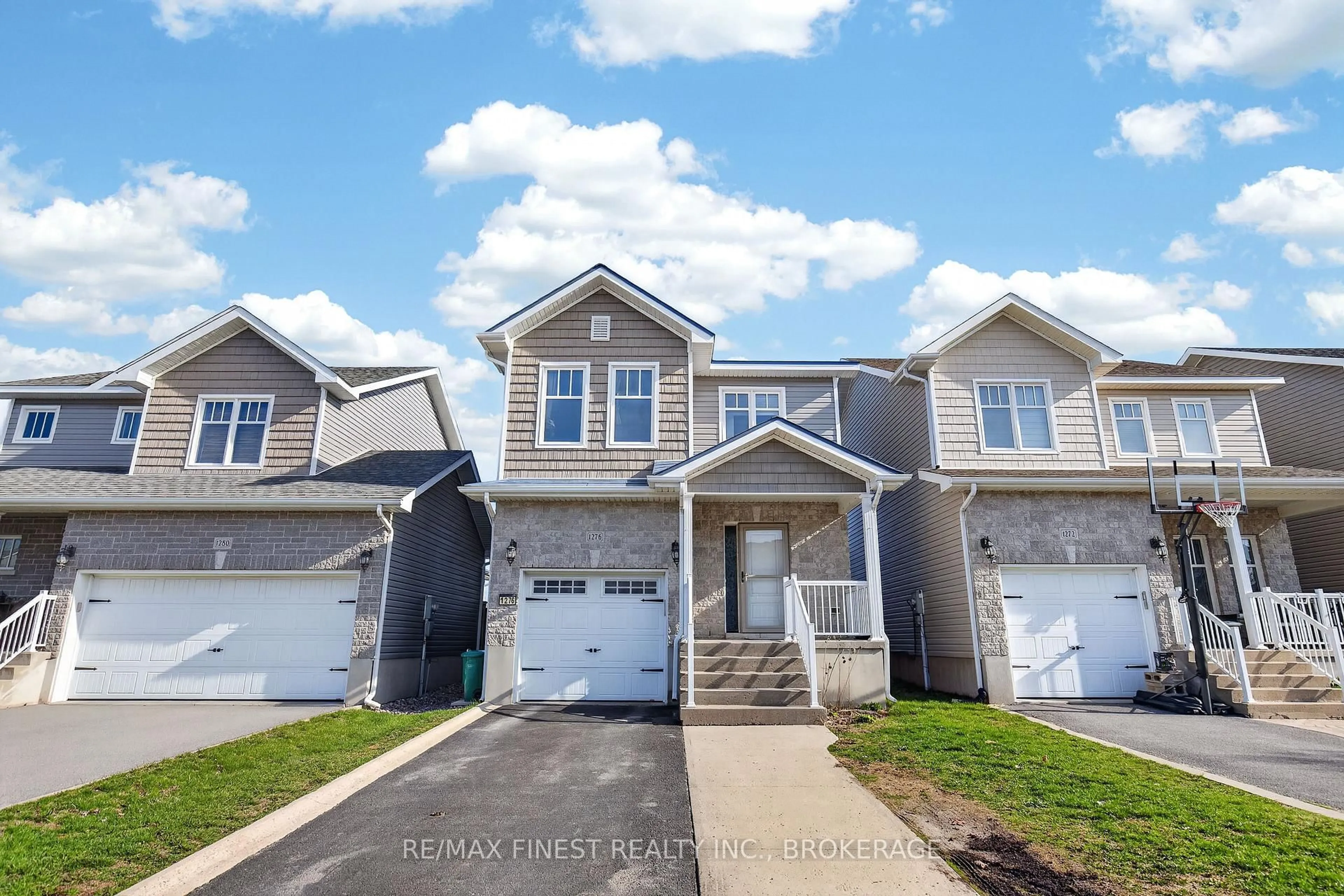 Home with vinyl exterior material, street for 1276 Atkinson St, Kingston Ontario K7P 0H9