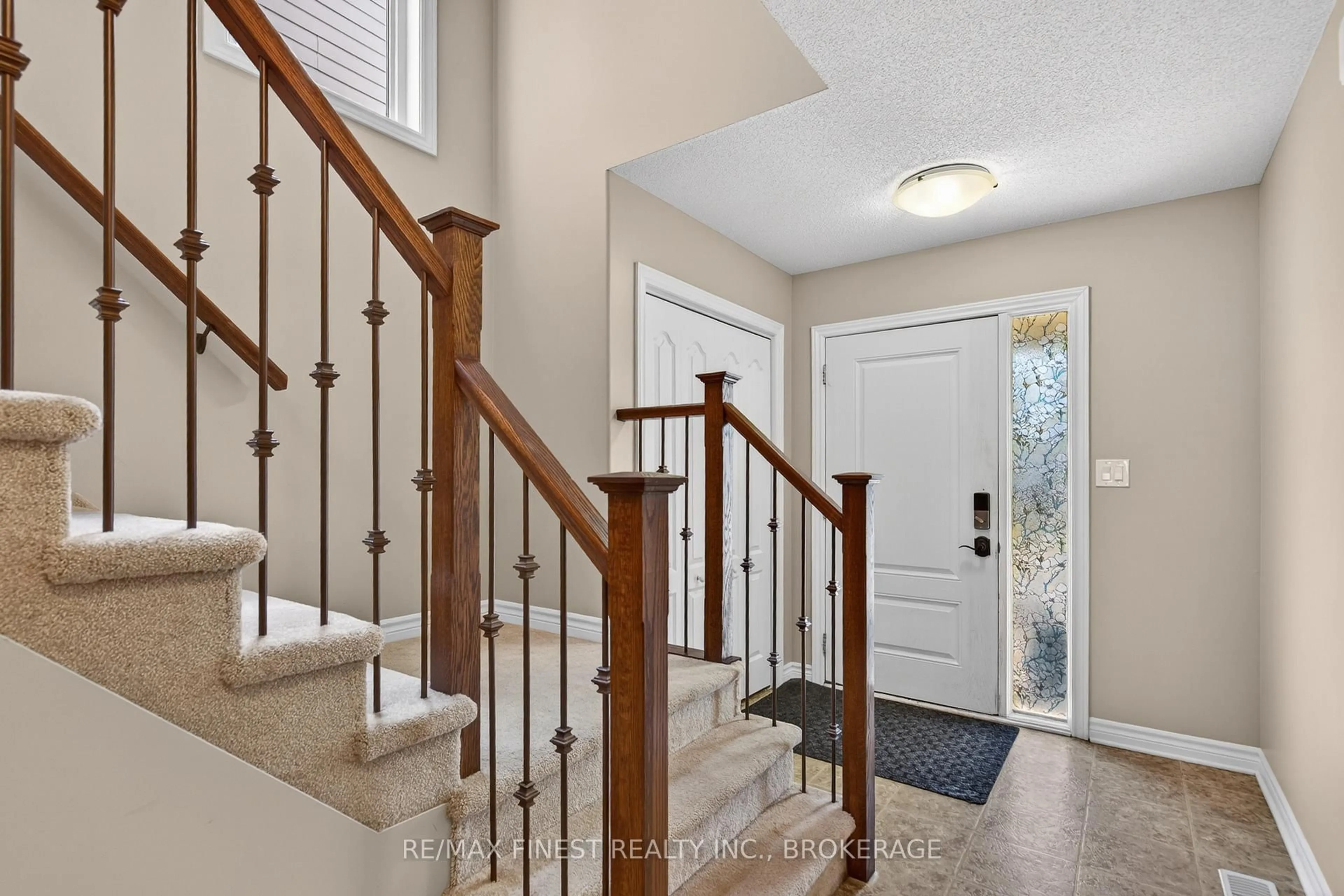 Indoor entryway for 1276 Atkinson St, Kingston Ontario K7P 0H9