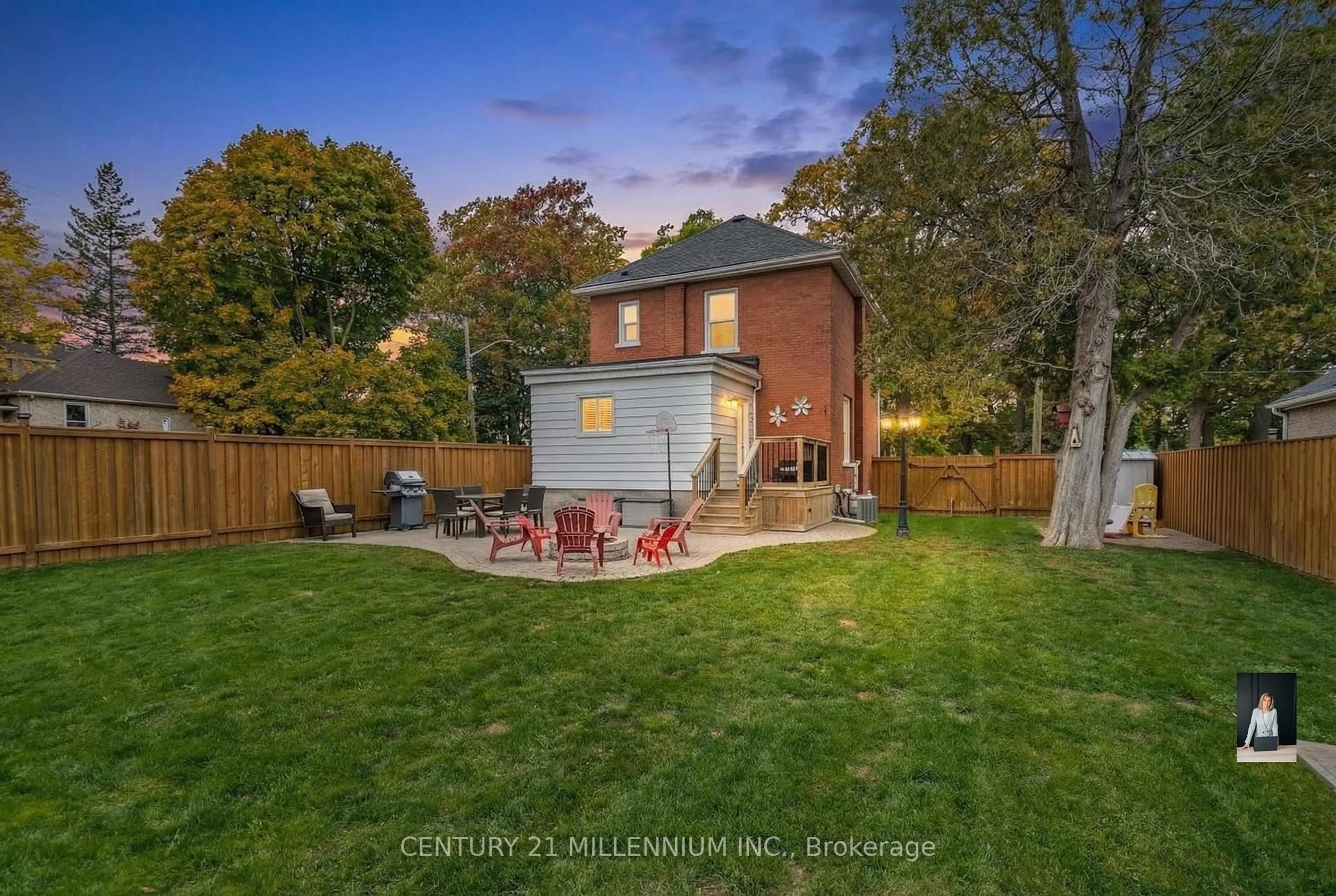 Unknown for 47 South St, Cambridge Ontario N1R 2N7