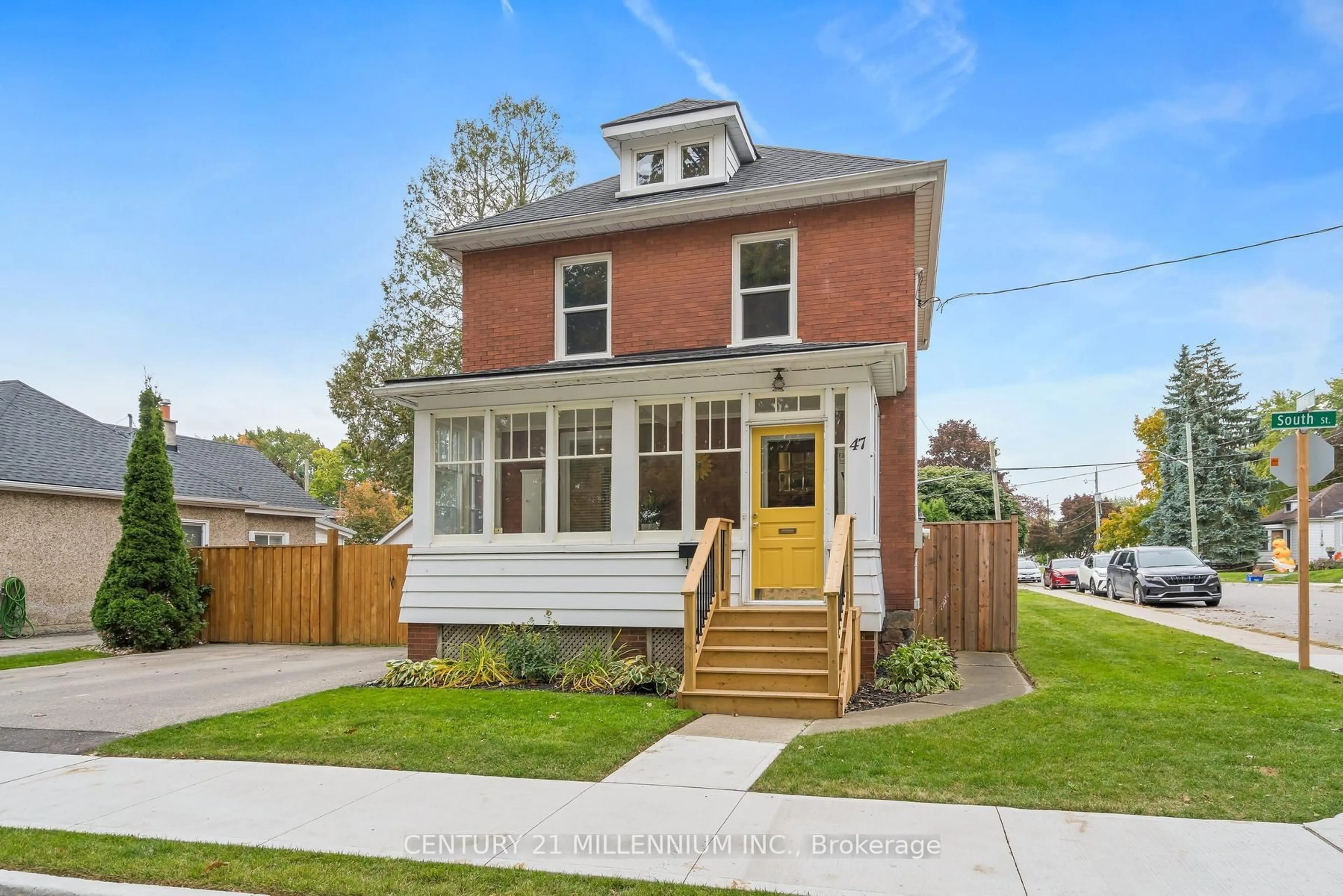 Home with brick exterior material, street for 47 South St, Cambridge Ontario N1R 2N7