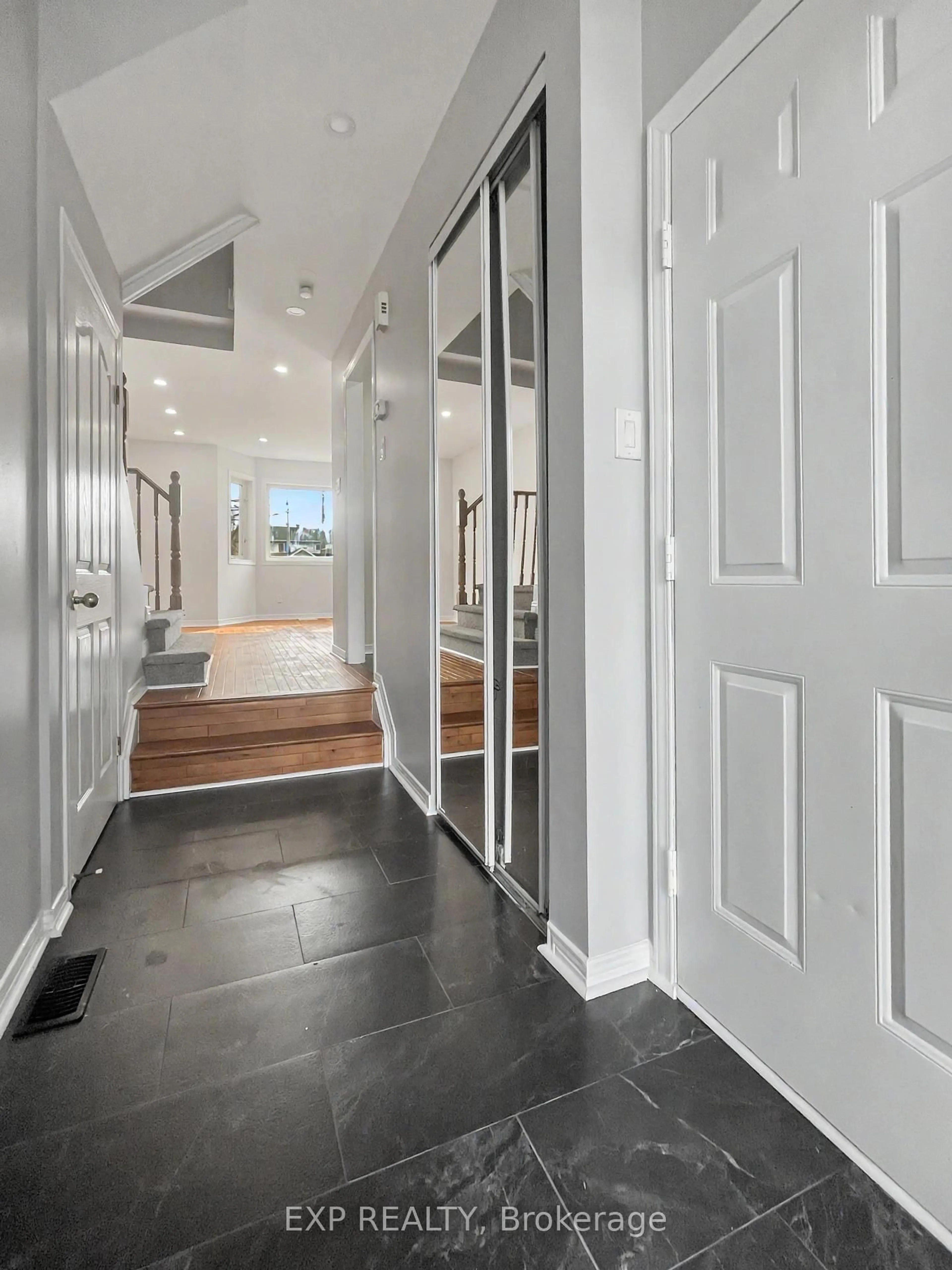 Indoor entryway for 4218 Owl Valley Dr, Ottawa Ontario K1V 1L7