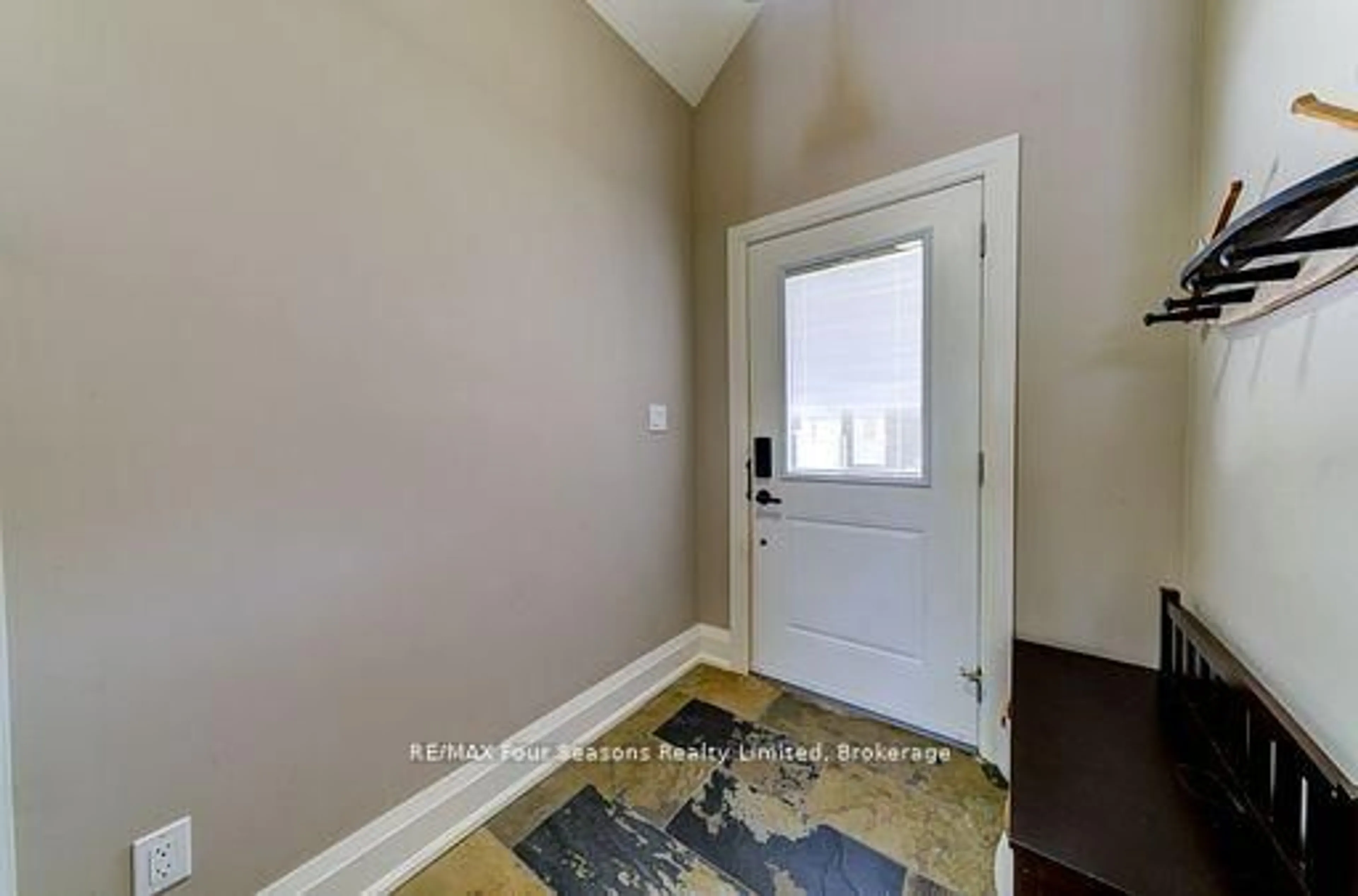Indoor entryway for 59 King St #22, Blue Mountains Ontario N0H 2P0
