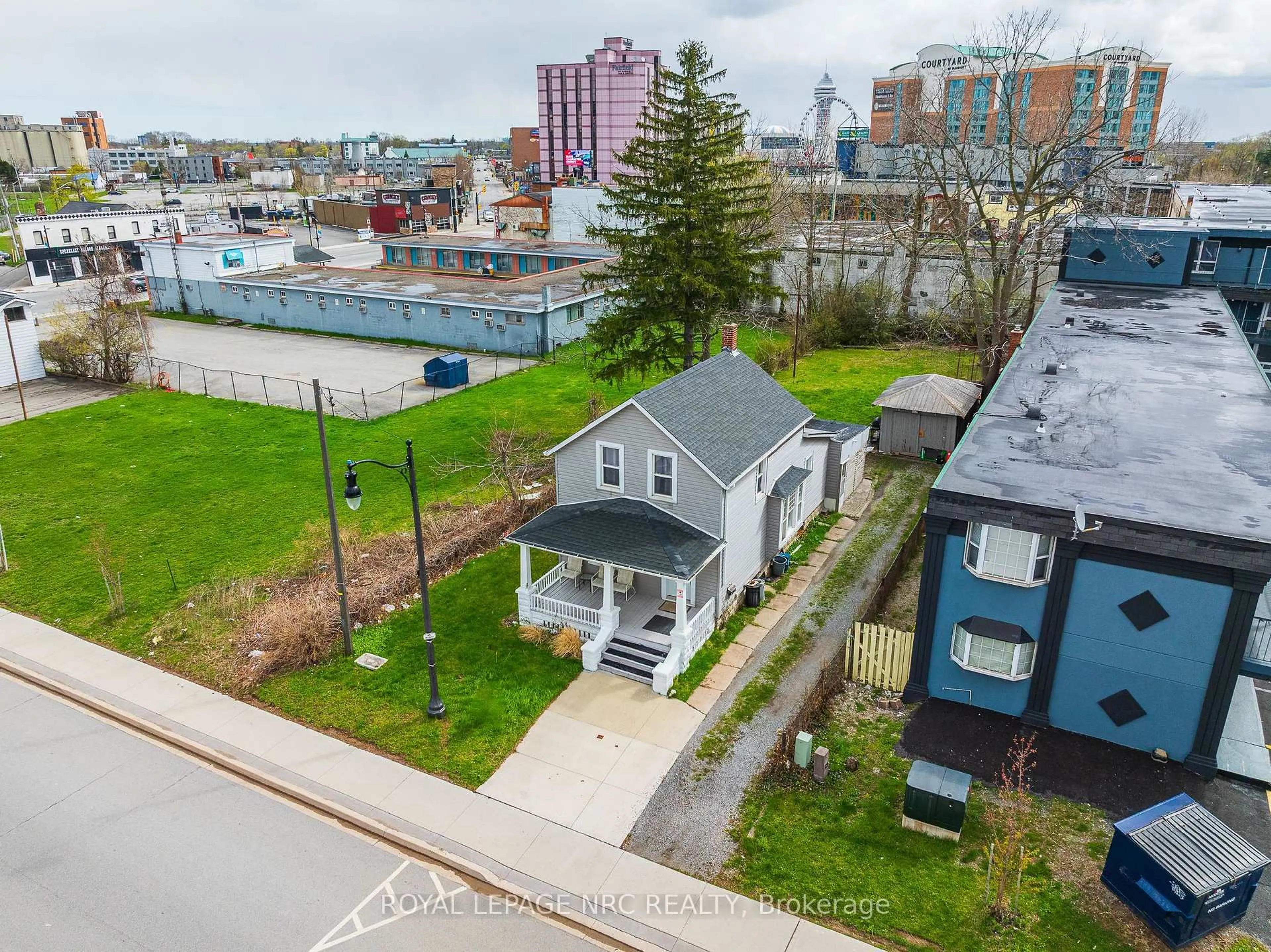 A pic from outside/outdoor area/front of a property/back of a property/a pic from drone, city buildings view from balcony for 5930 Fallsview Blvd, Niagara Falls Ontario L2G 3V5