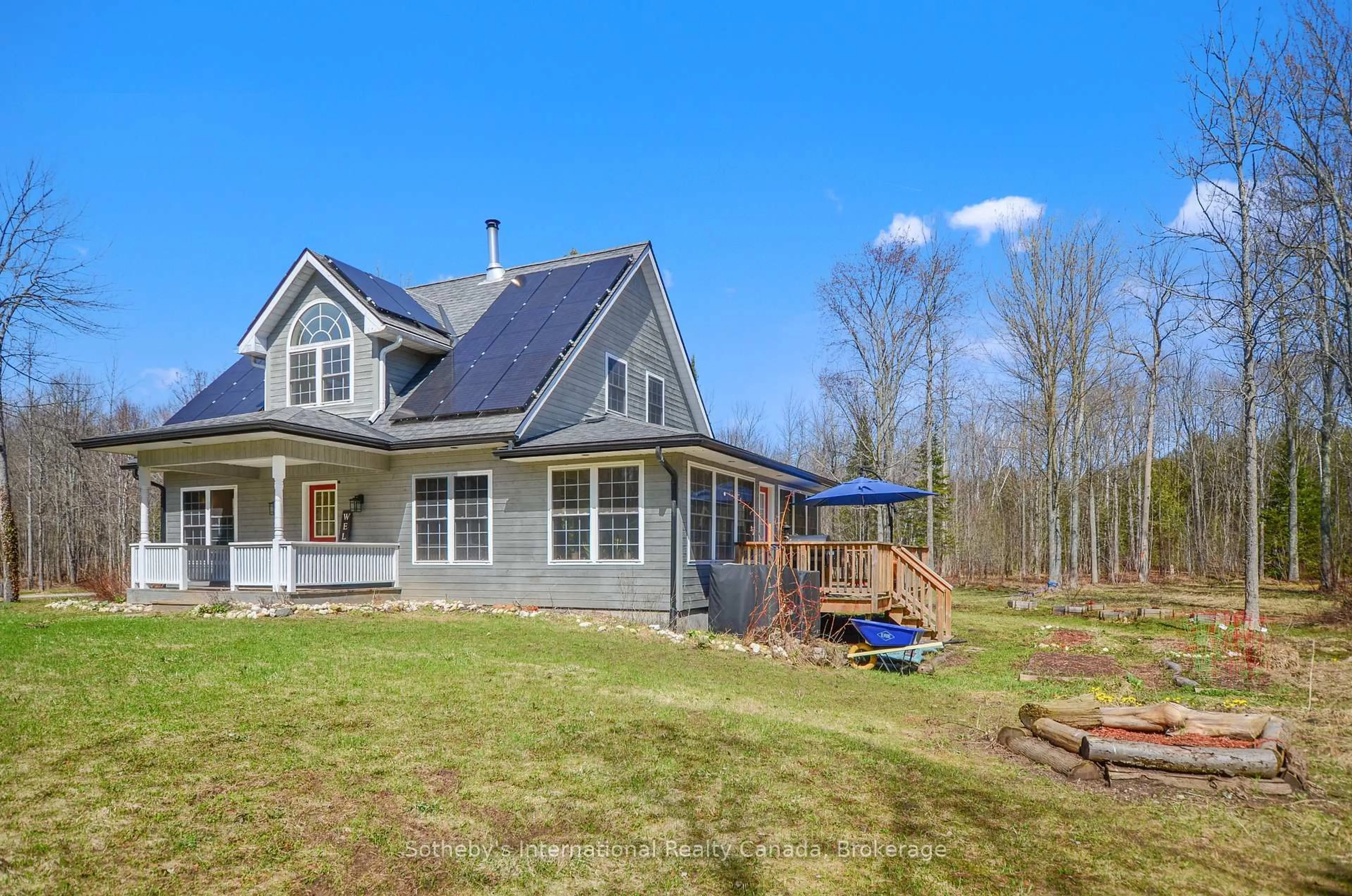 Home with vinyl exterior material, water/lake/river/ocean view for 403419 Concession 20 Rd, Georgian Bluffs Ontario N0H 1S0