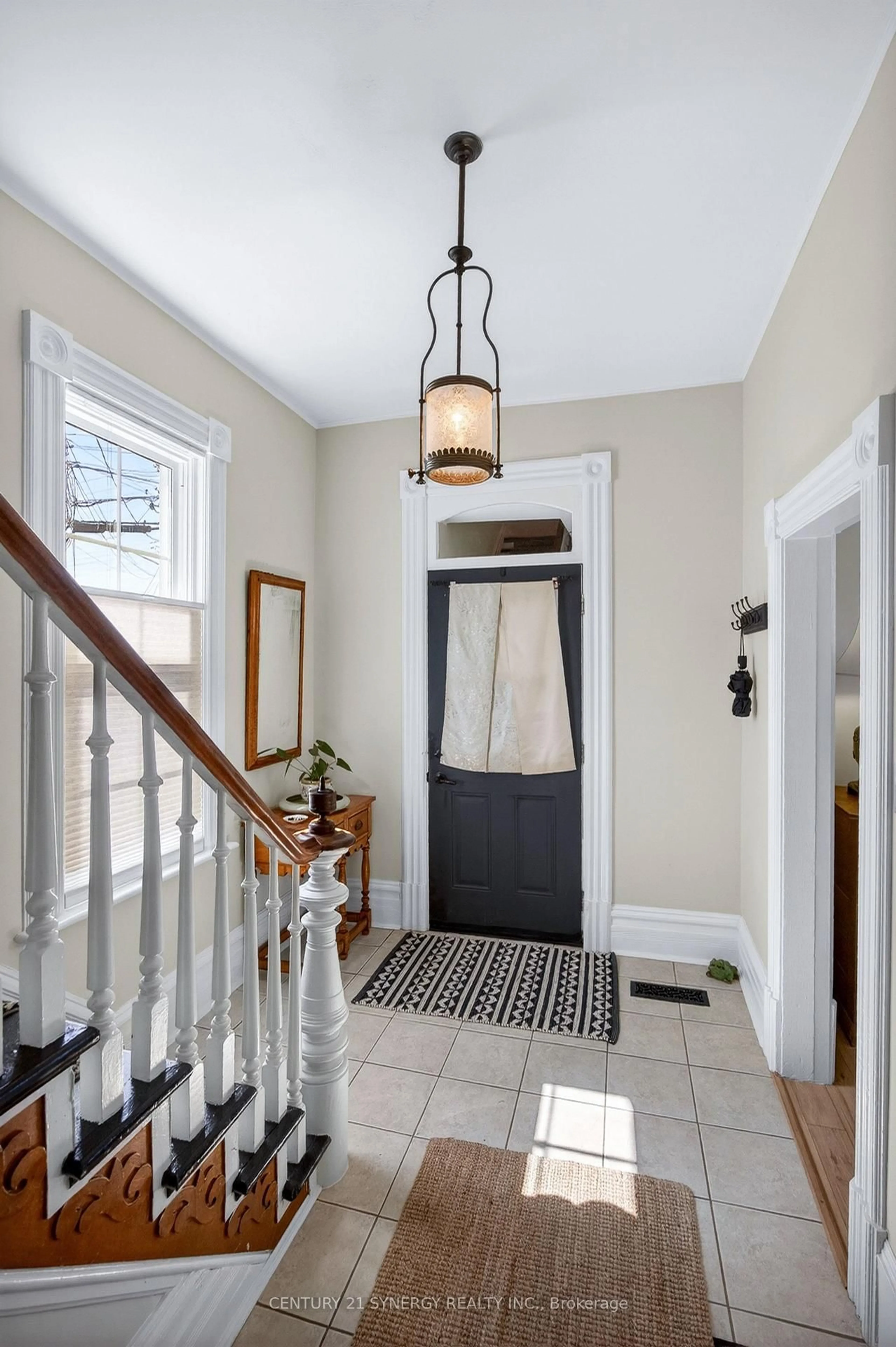 Indoor entryway for 33 Napoleon St, Carleton Place Ontario K7C 2X4