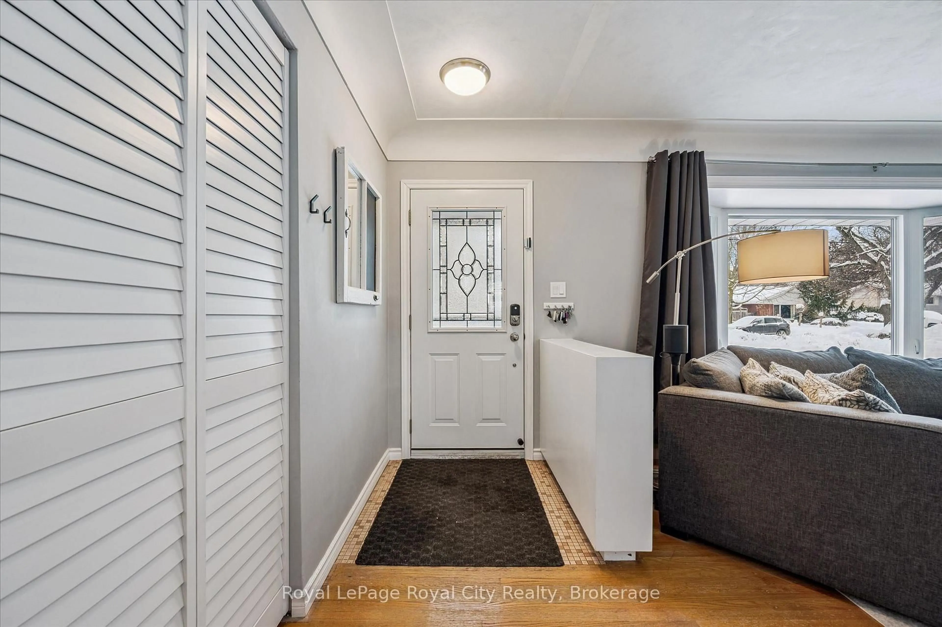 Indoor entryway for 38 Brentwood Dr, Guelph Ontario N1H 5M7