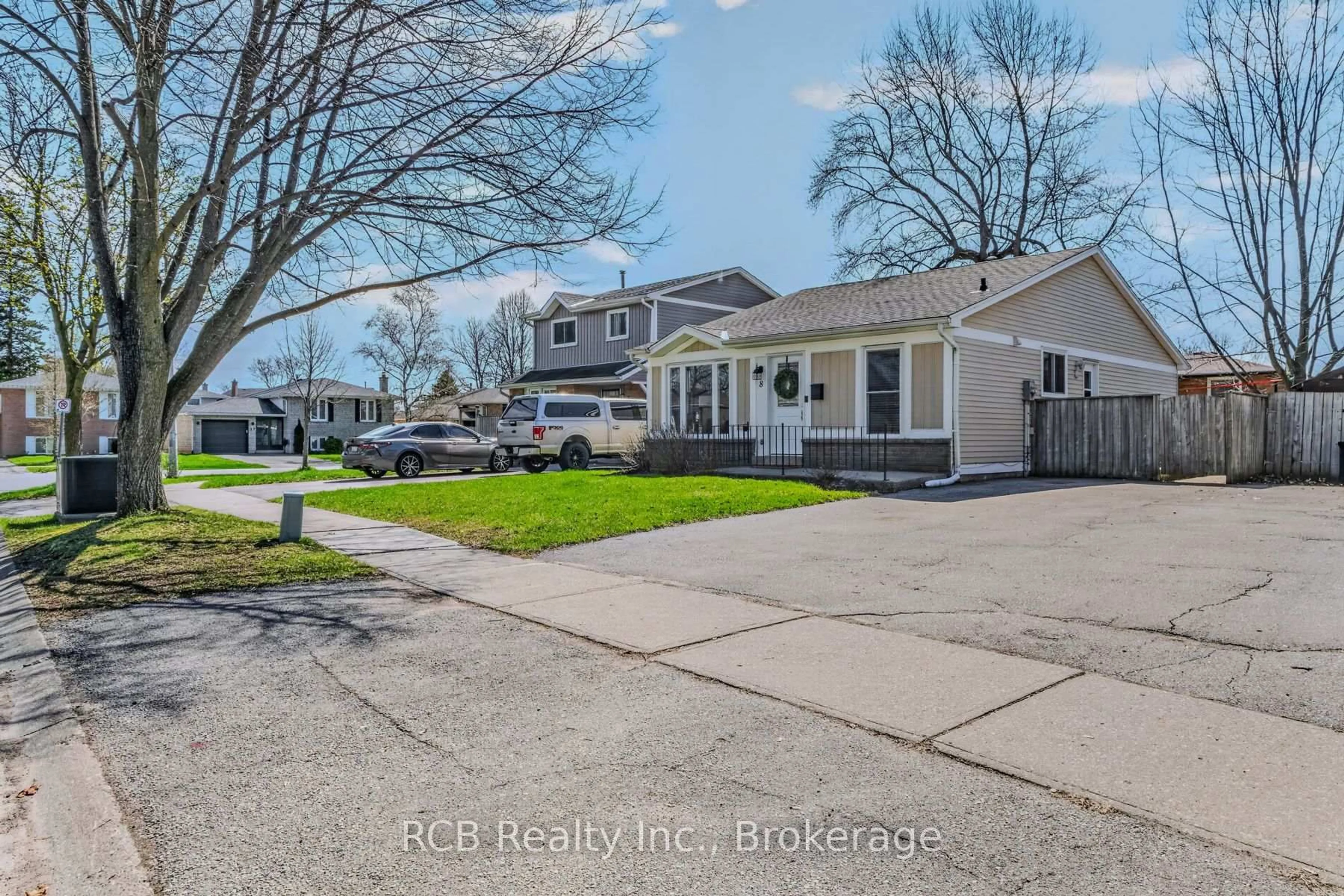 A pic from outside/outdoor area/front of a property/back of a property/a pic from drone, street for 8 Coulbeck Rd, Brantford Ontario N3P 1B7