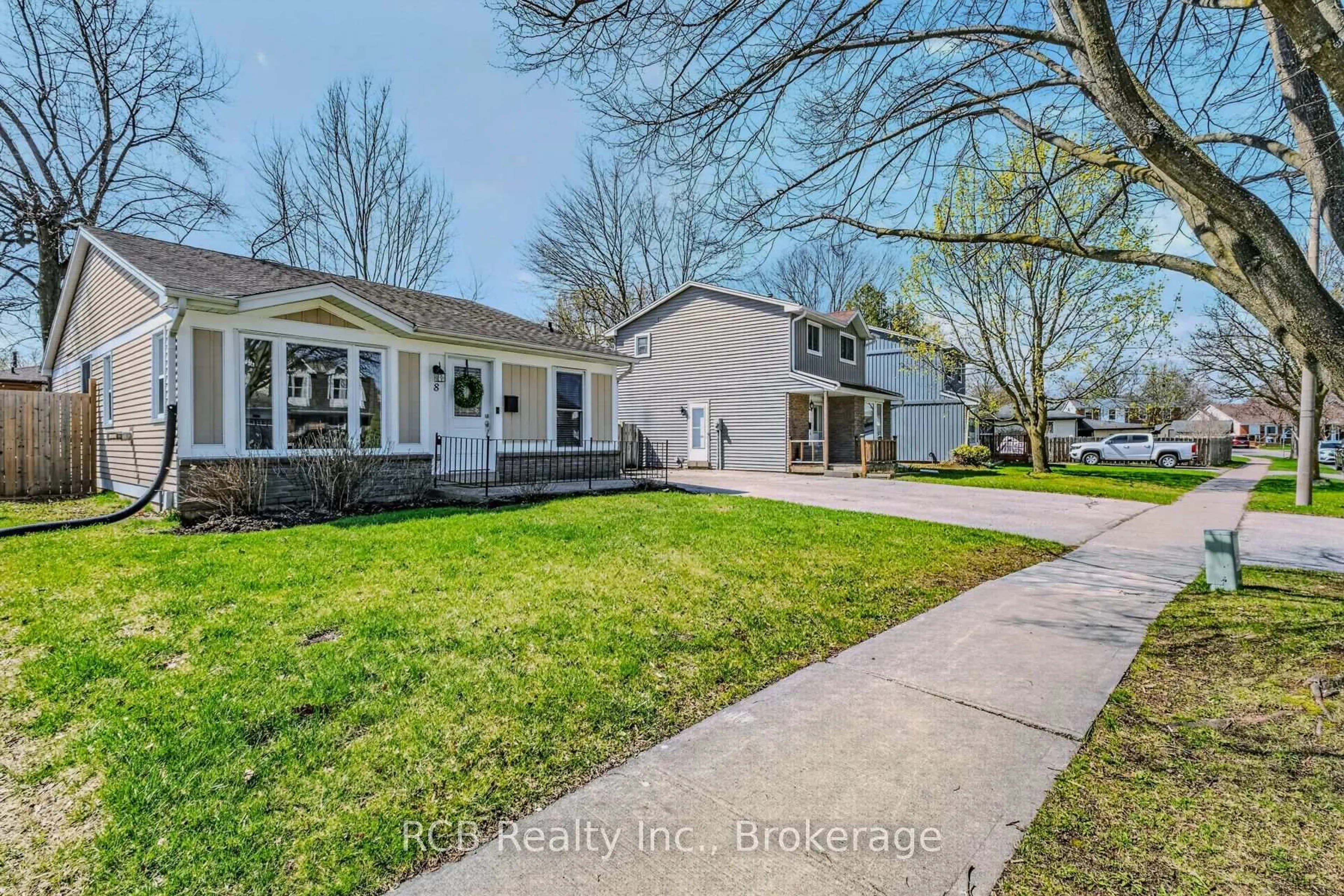 Unknown for 8 Coulbeck Rd, Brantford Ontario N3P 1B7