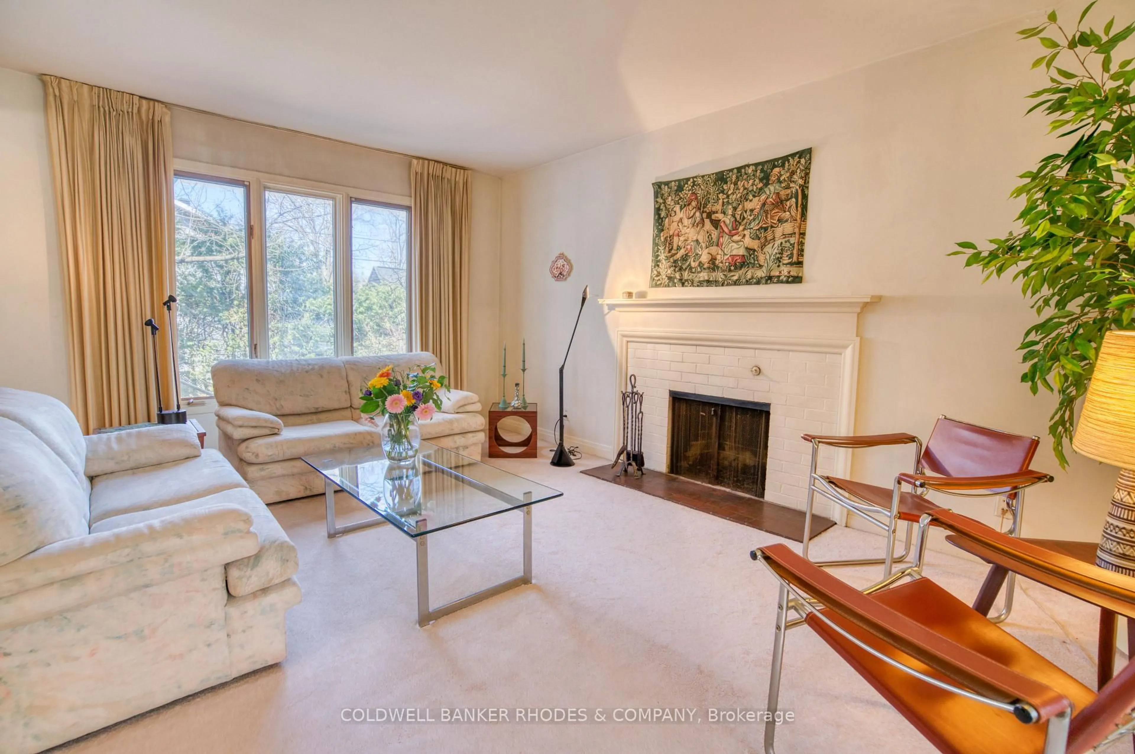 Living room with furniture, unknown for 35 Bedford Cres, Ottawa Ontario K1K 0E6