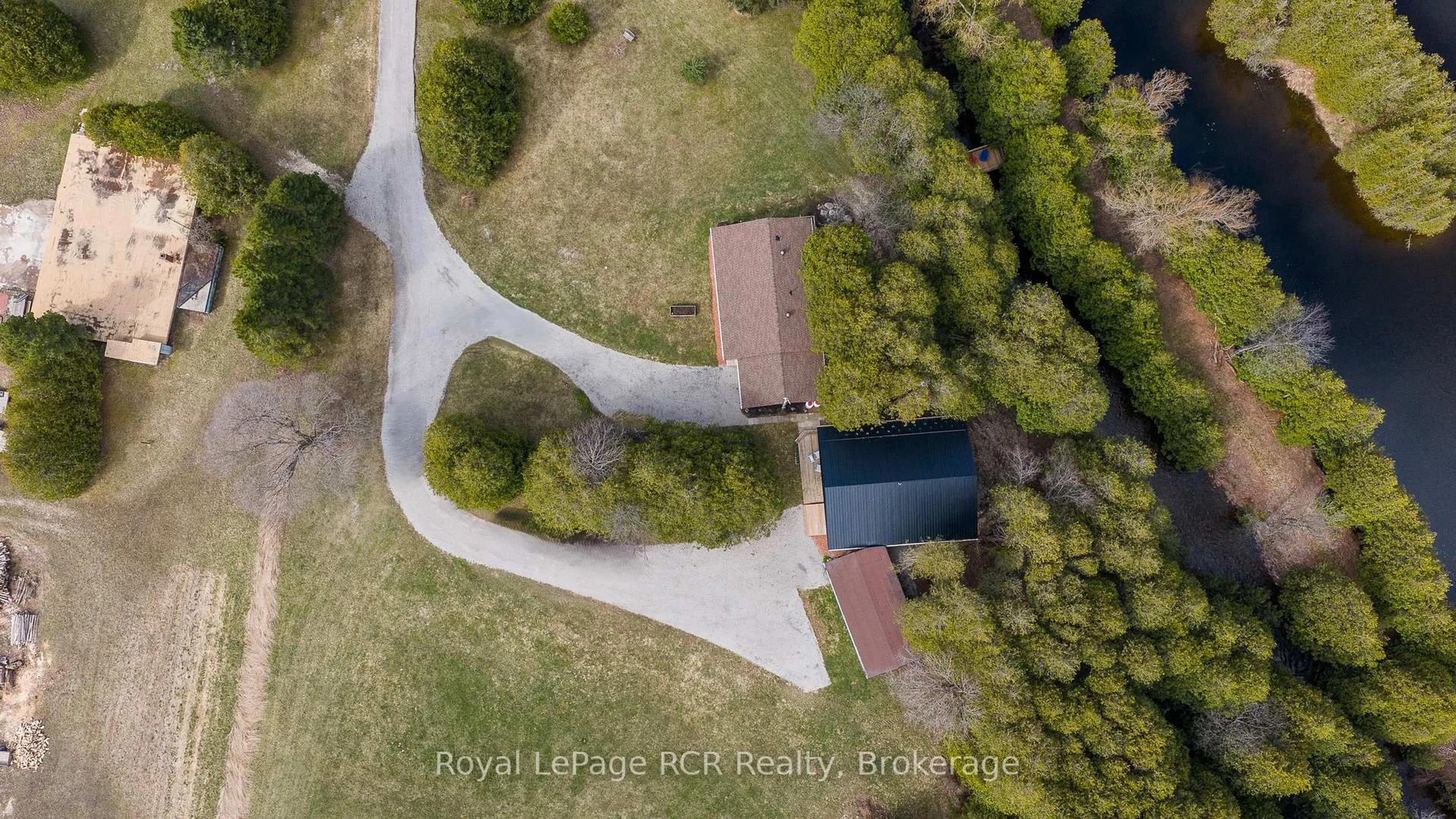 A pic from outside/outdoor area/front of a property/back of a property/a pic from drone, street for 492963 Southgate Road 49, Southgate Ontario N0G 1R0