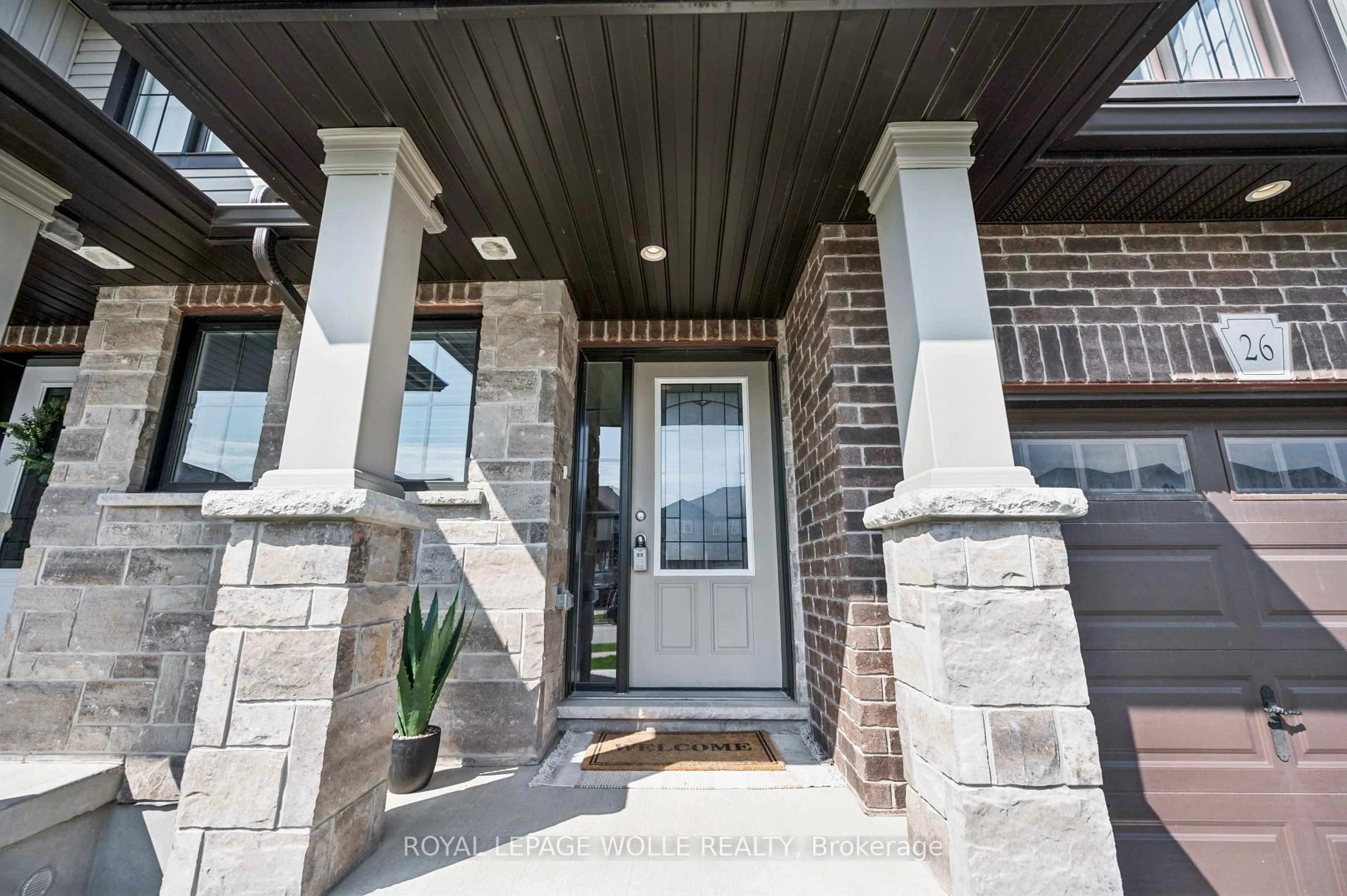 Indoor entryway for 26 Isaac St, Woolwich Ontario N3B 0E2