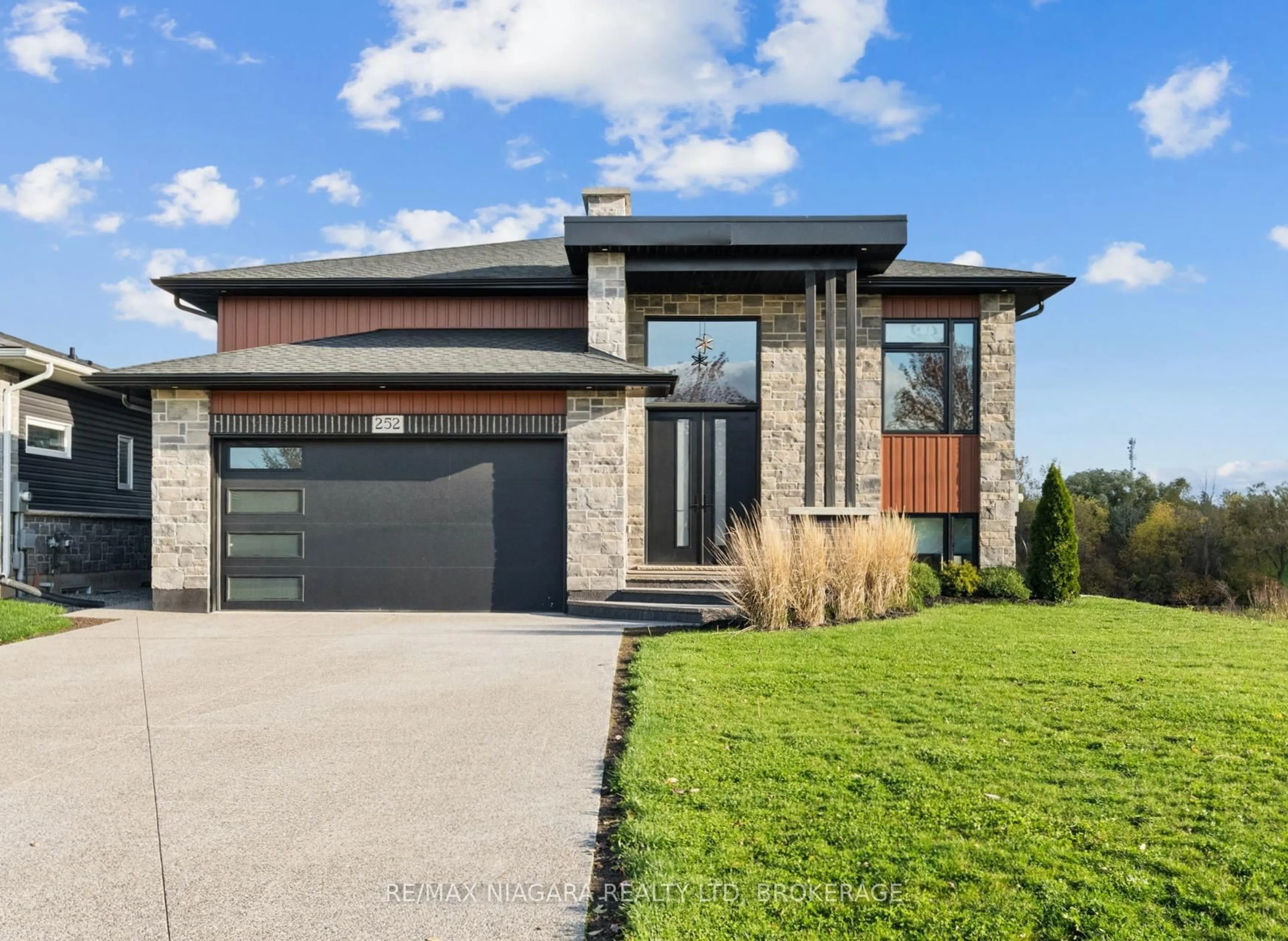 Home with brick exterior material, street for 252 Colbeck Dr, Welland Ontario L3C 0B4