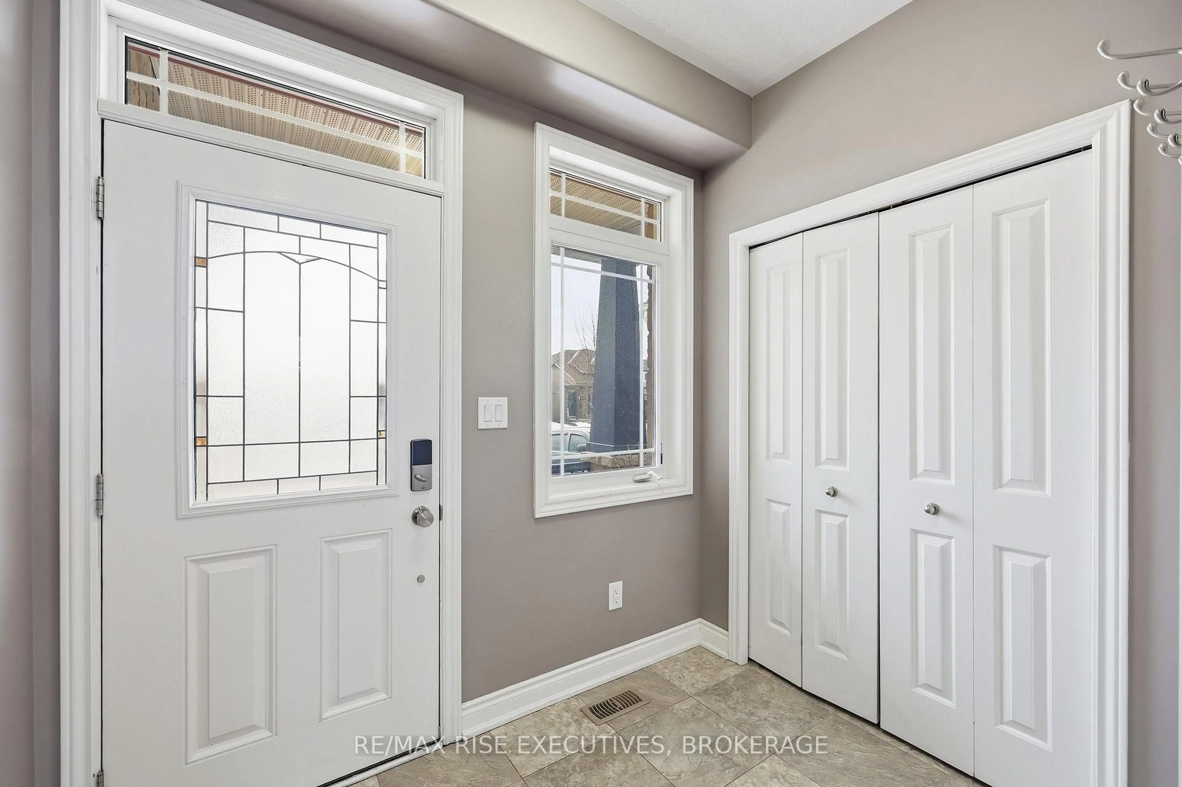 Indoor entryway for 203 Kildare Ave, Loyalist Ontario K7N 0A4
