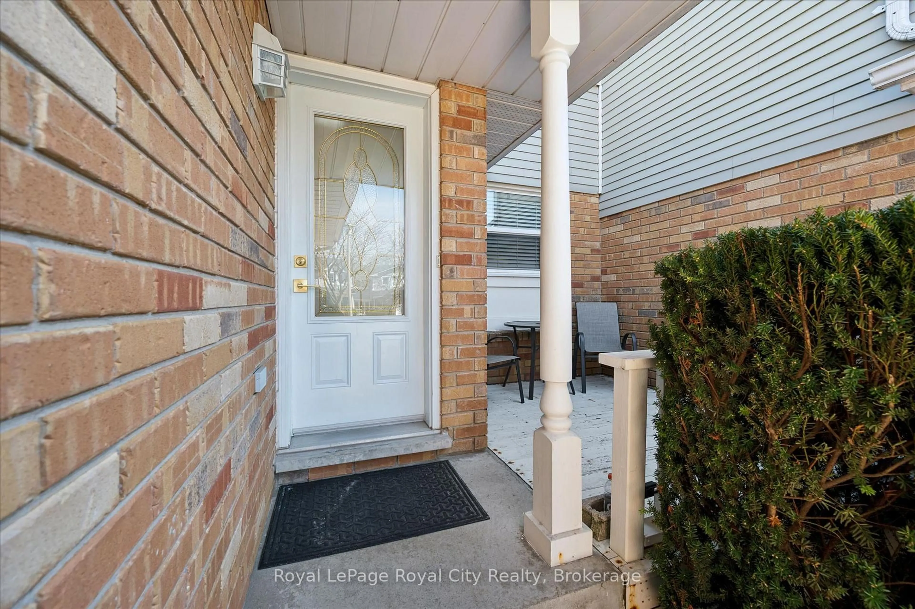 Indoor entryway for 33 Fairgreen Clse, Cambridge Ontario N1T 1T6