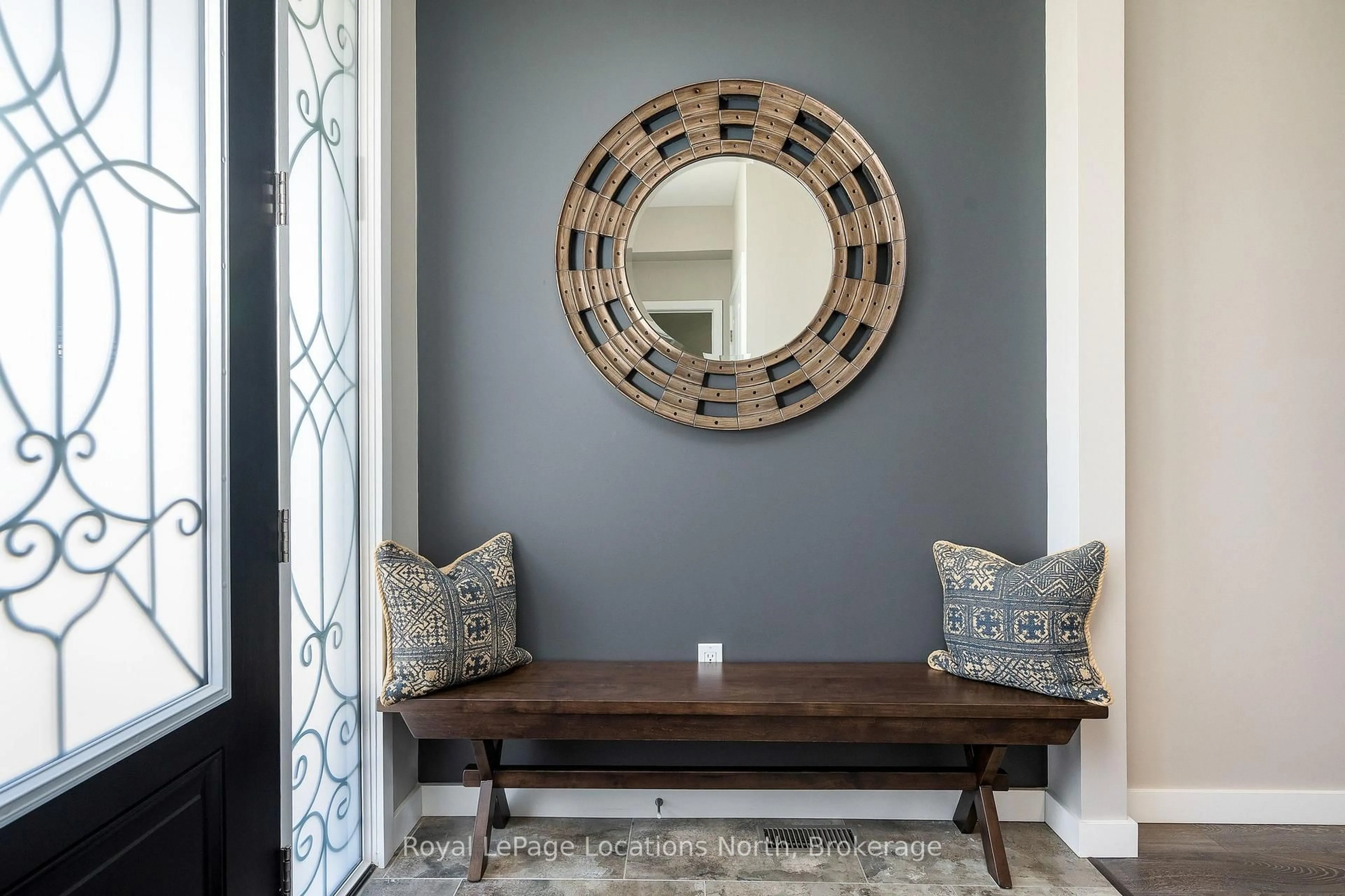 Indoor entryway for 348 Yellow Birch Cres, Blue Mountains Ontario L9Y 0Y5