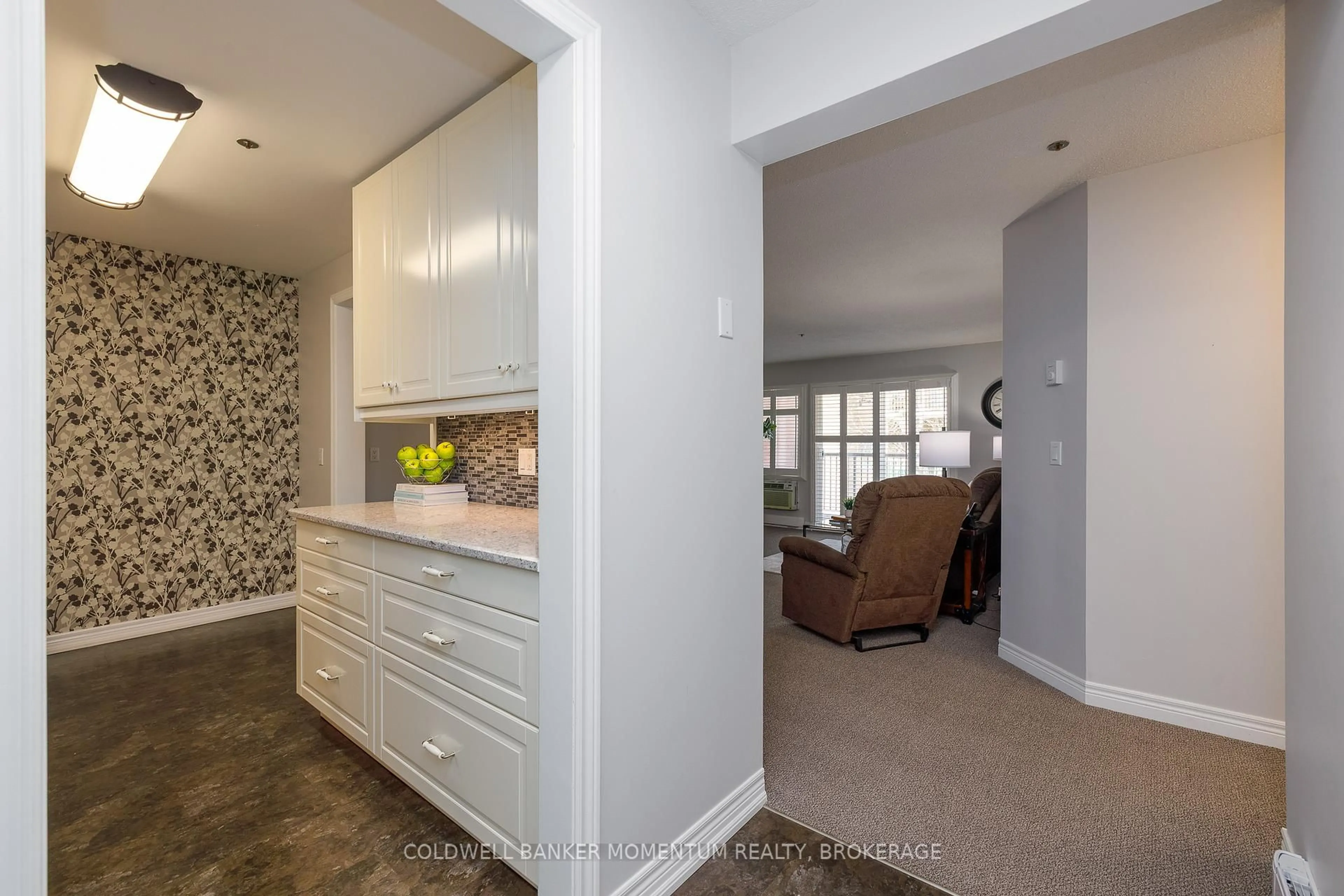 Indoor entryway for 6 NIAGARA St #206, Grimsby Ontario L3M 5A4