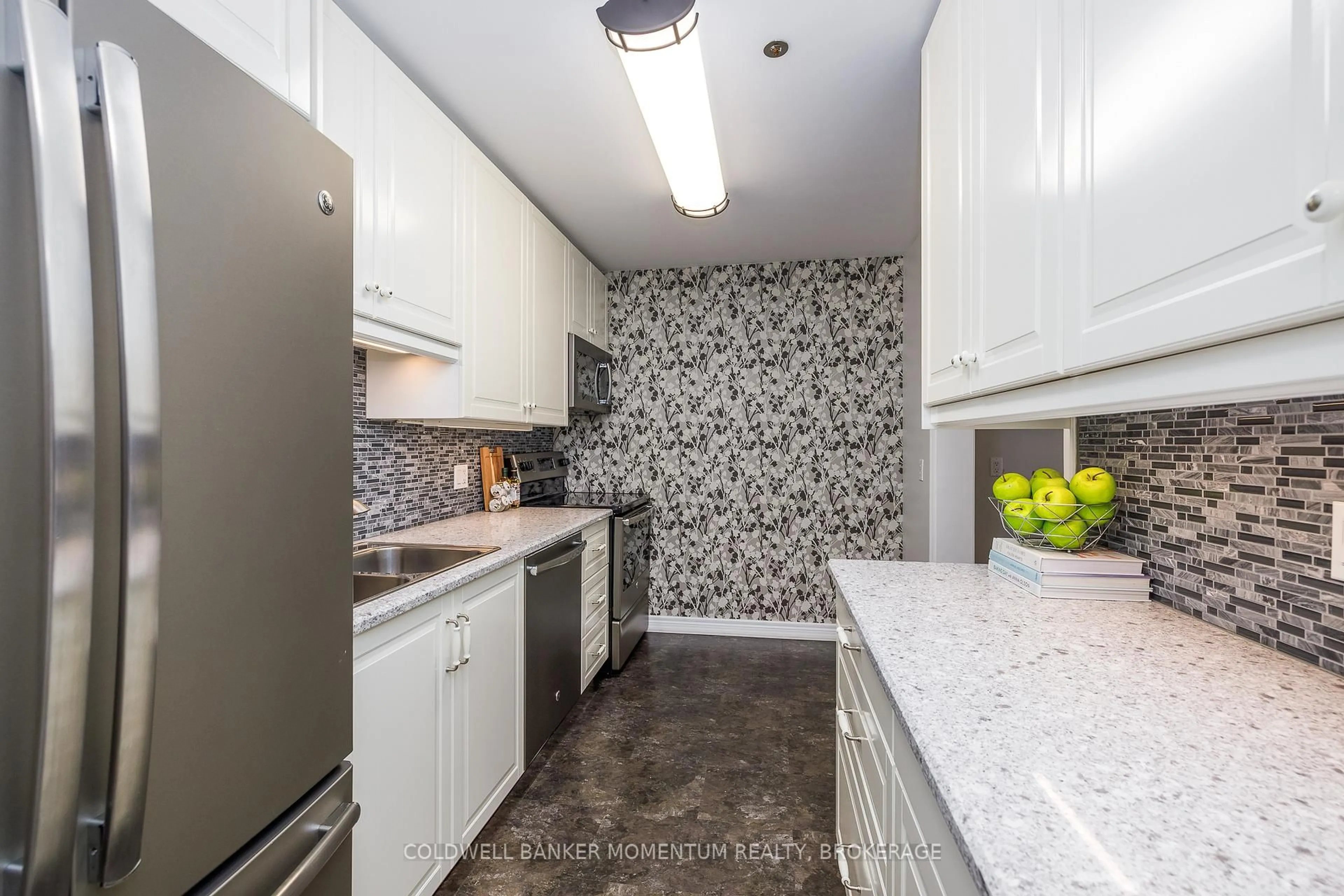 Standard kitchen, ceramic/tile floor for 6 NIAGARA St #206, Grimsby Ontario L3M 5A4