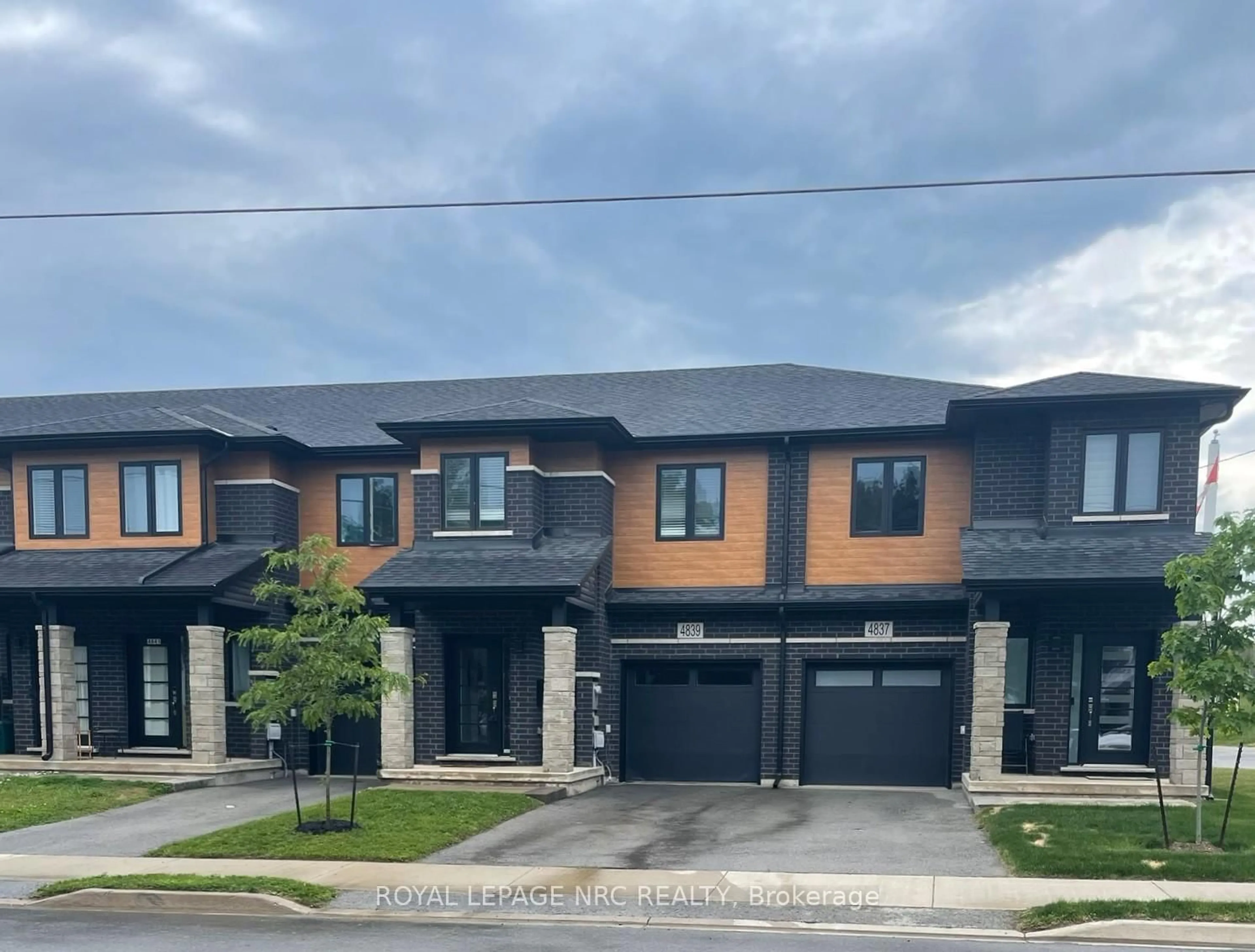 Home with brick exterior material, street for 4839 Pettit Ave, Niagara Falls Ontario L2E 0B7