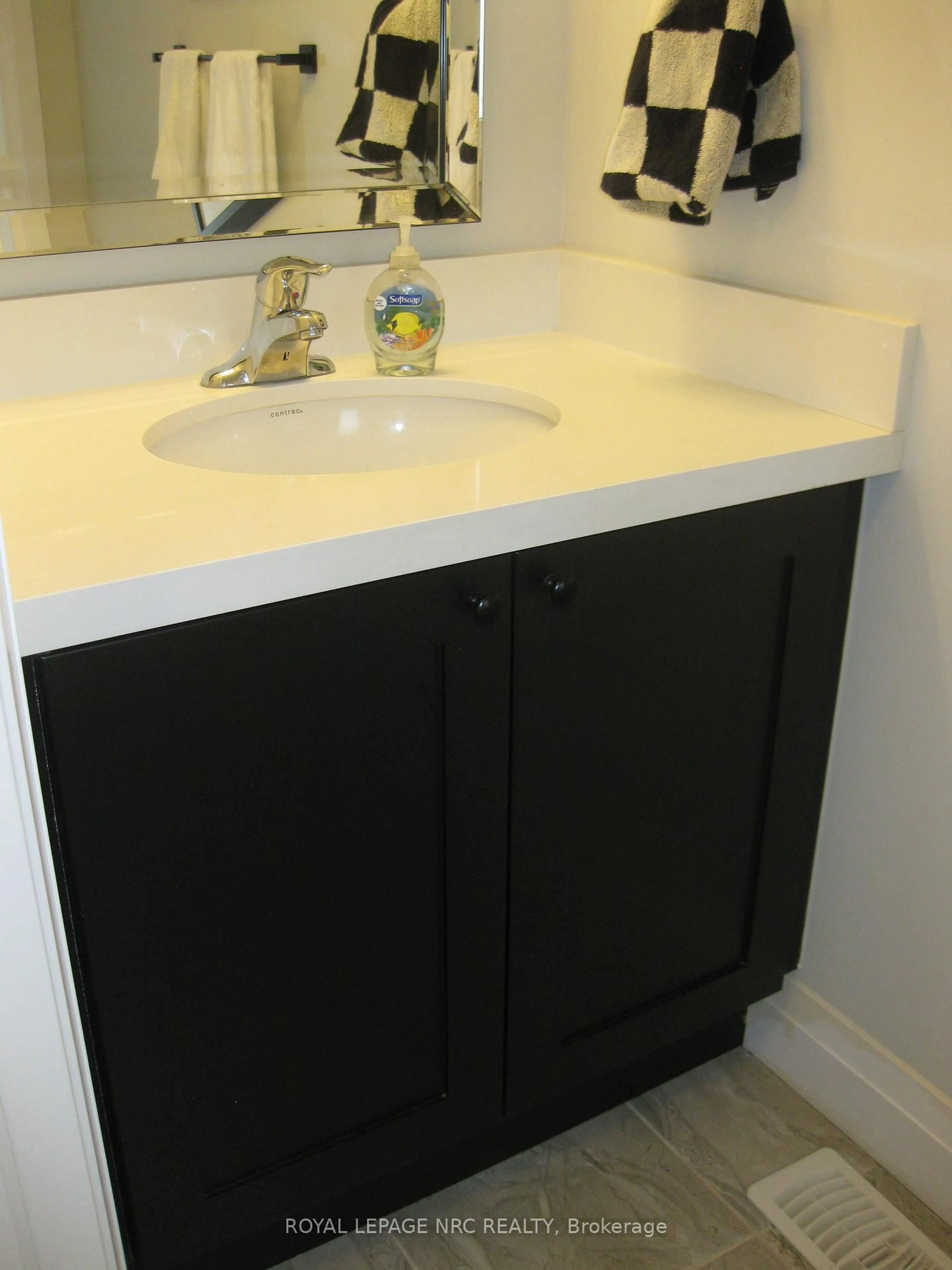 Standard bathroom, unknown for 4839 Pettit Ave, Niagara Falls Ontario L2E 0B7
