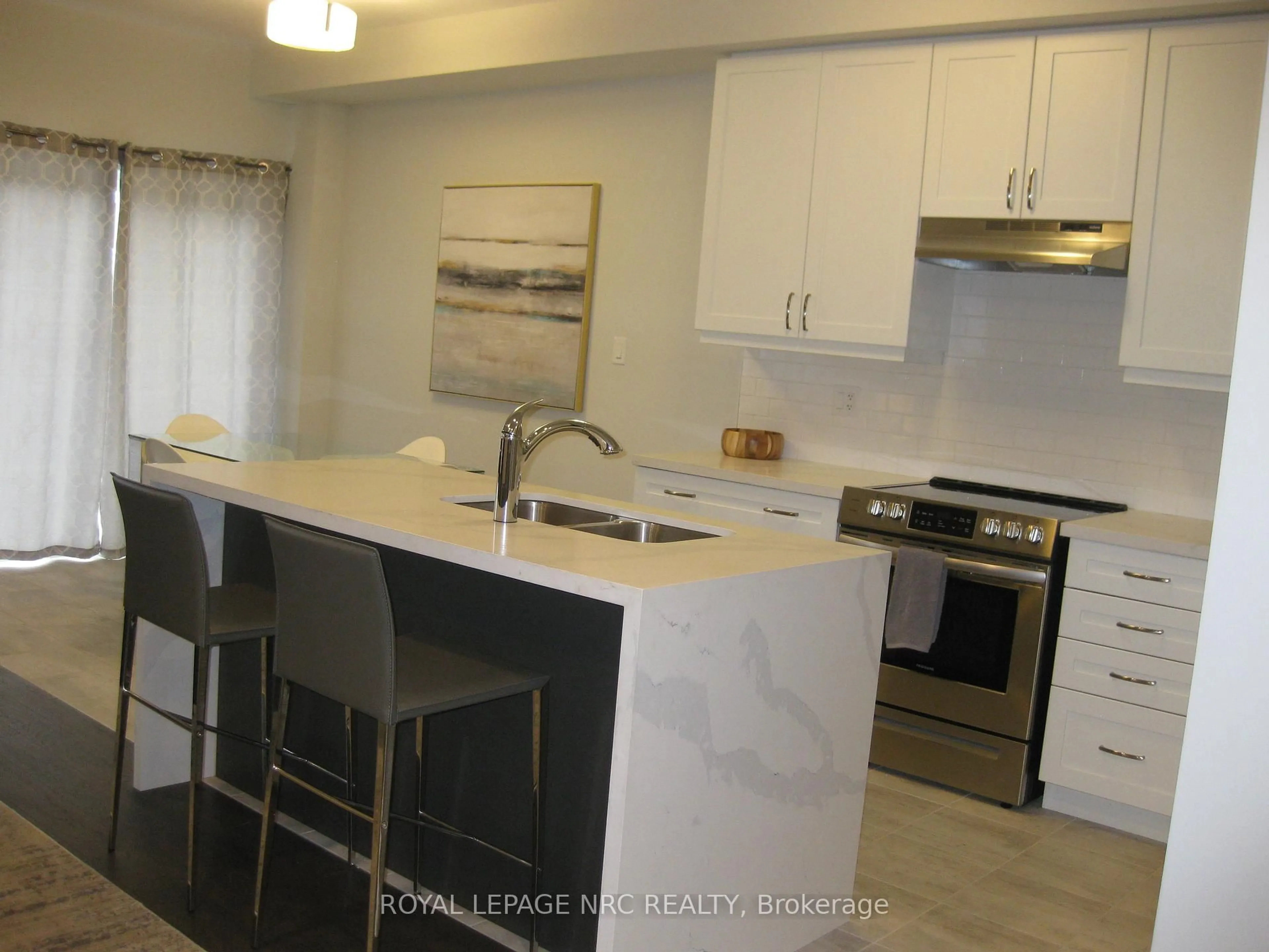 Open concept kitchen, unknown for 4839 Pettit Ave, Niagara Falls Ontario L2E 0B7