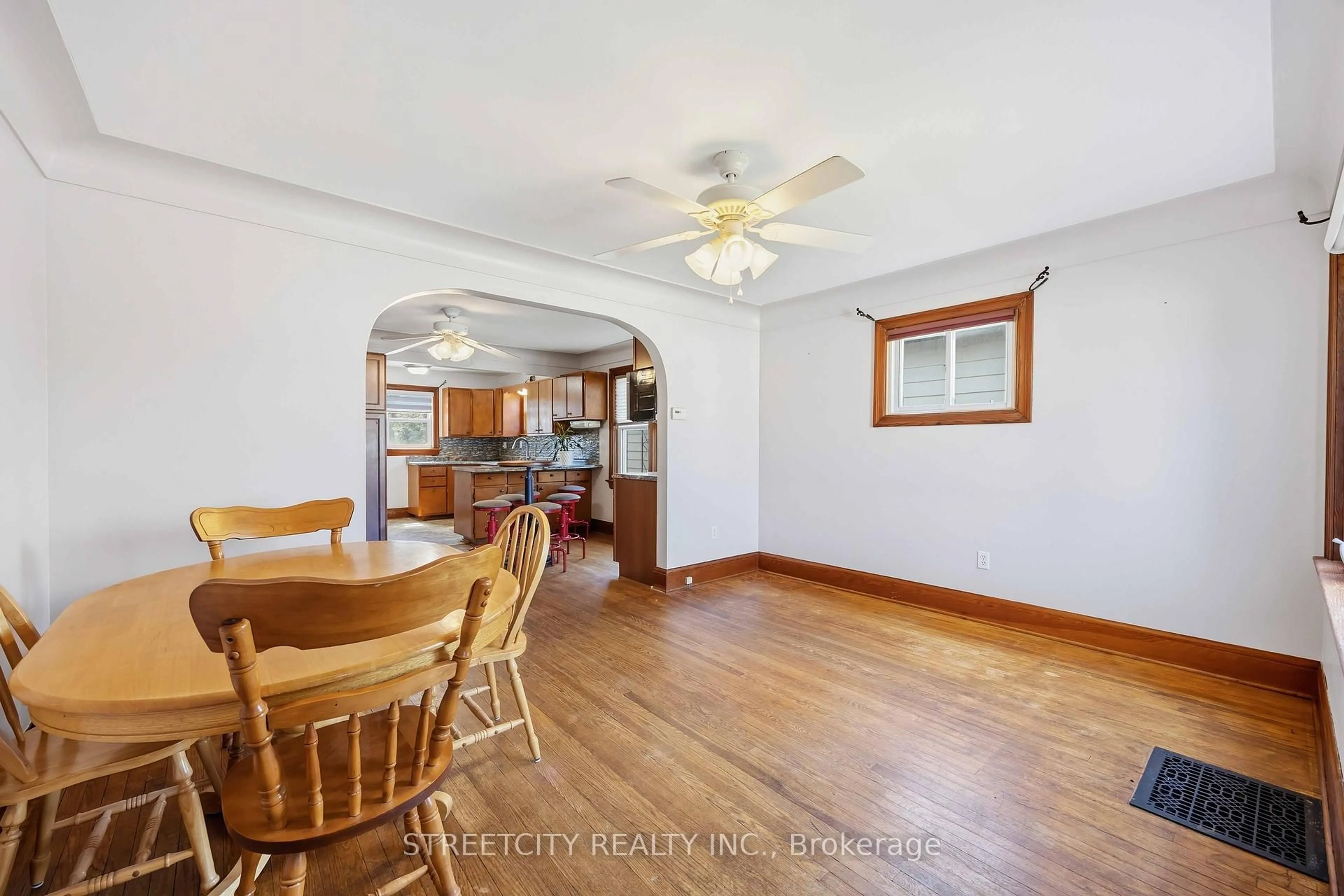 Dining room, unknown for 530 Plympton St, Plympton-Wyoming Ontario N0N 1T0