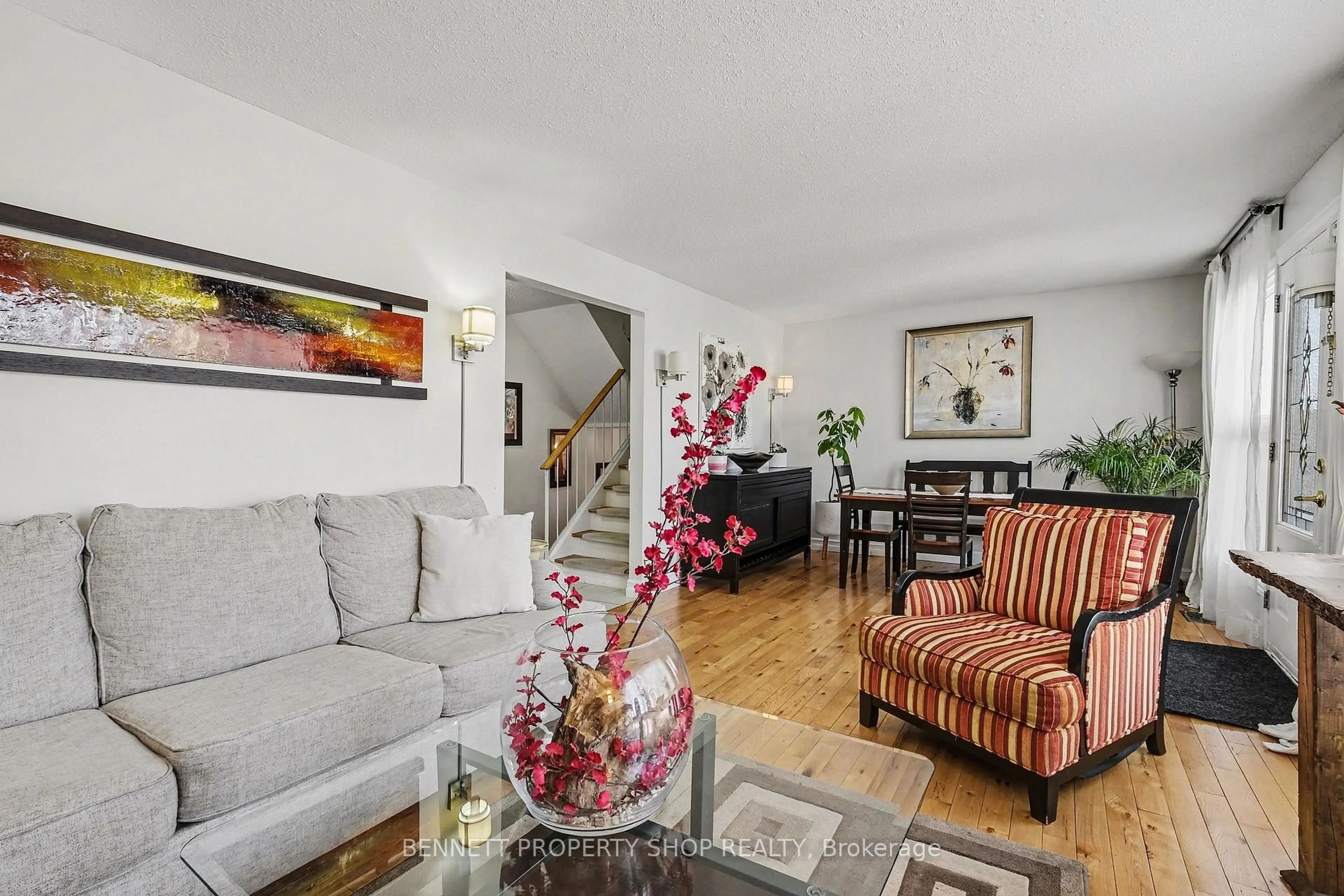 Living room with furniture, unknown for 156 Rutherford Crt, Ottawa Ontario K2K 1N6