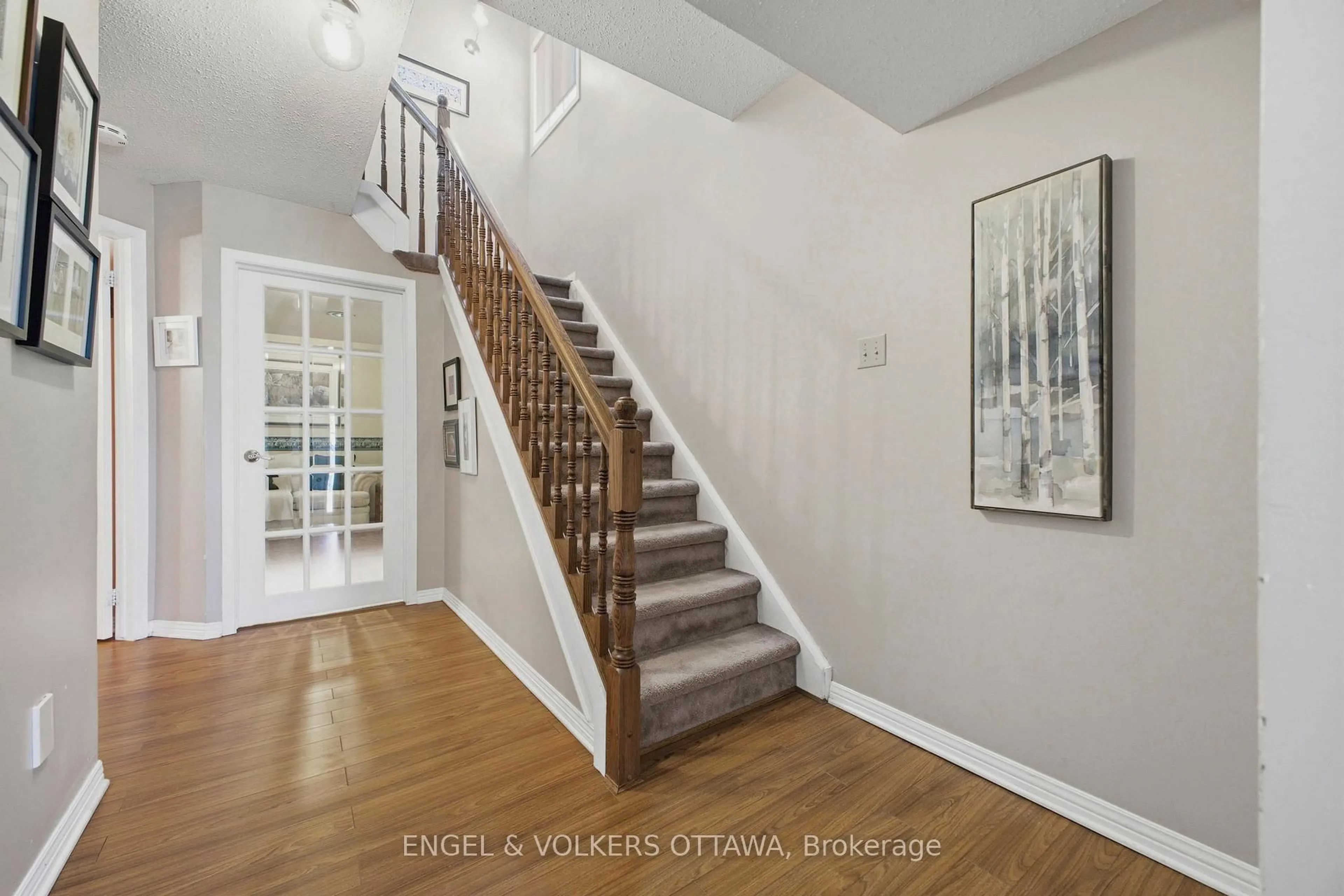 Unknown for 17 Durbin Crt, Kanata Ontario K2L 3T7