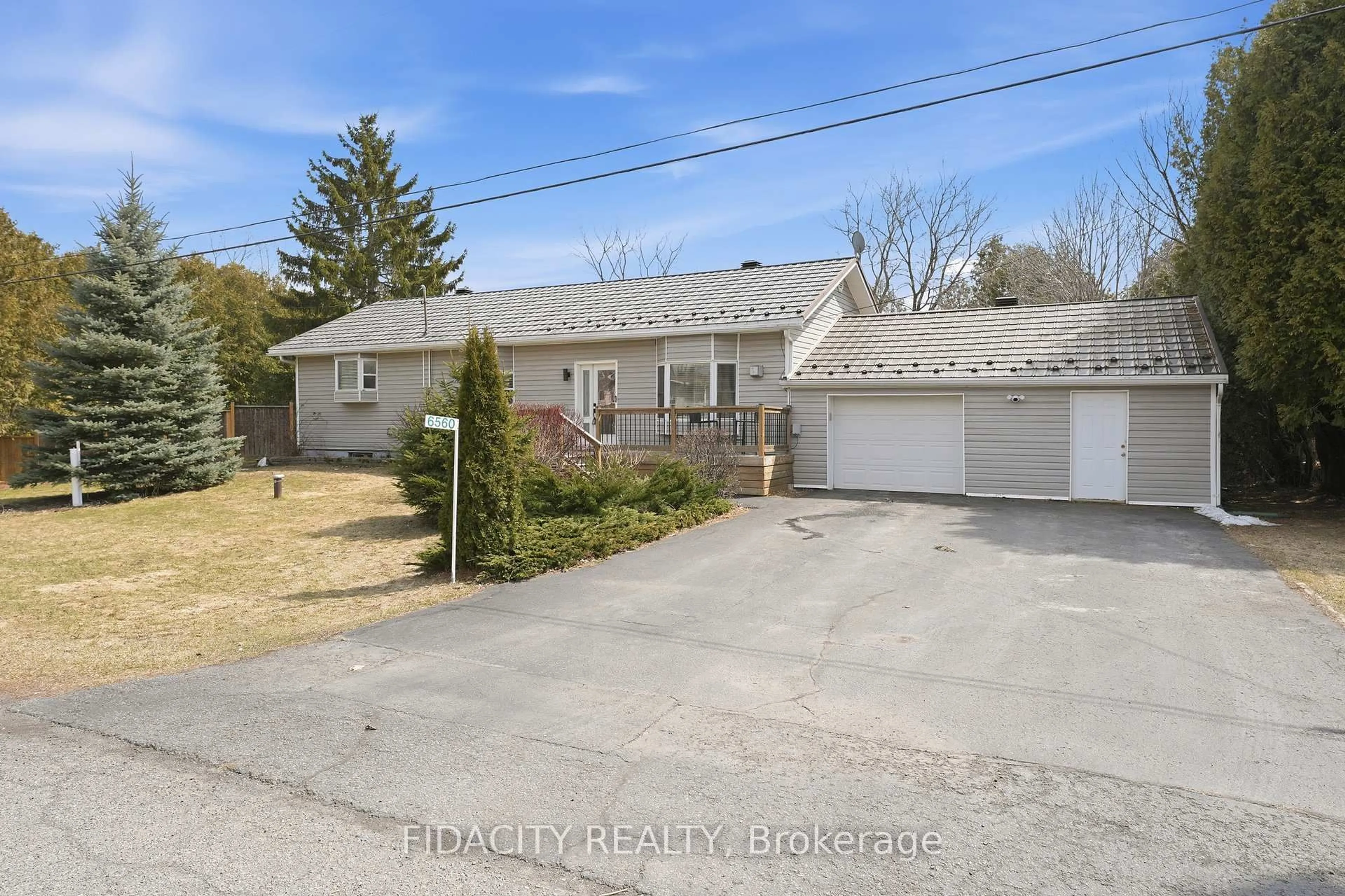 A pic from outside/outdoor area/front of a property/back of a property/a pic from drone, street for 6560 Jack Pine Cres, Greely Ontario K4P 1E1