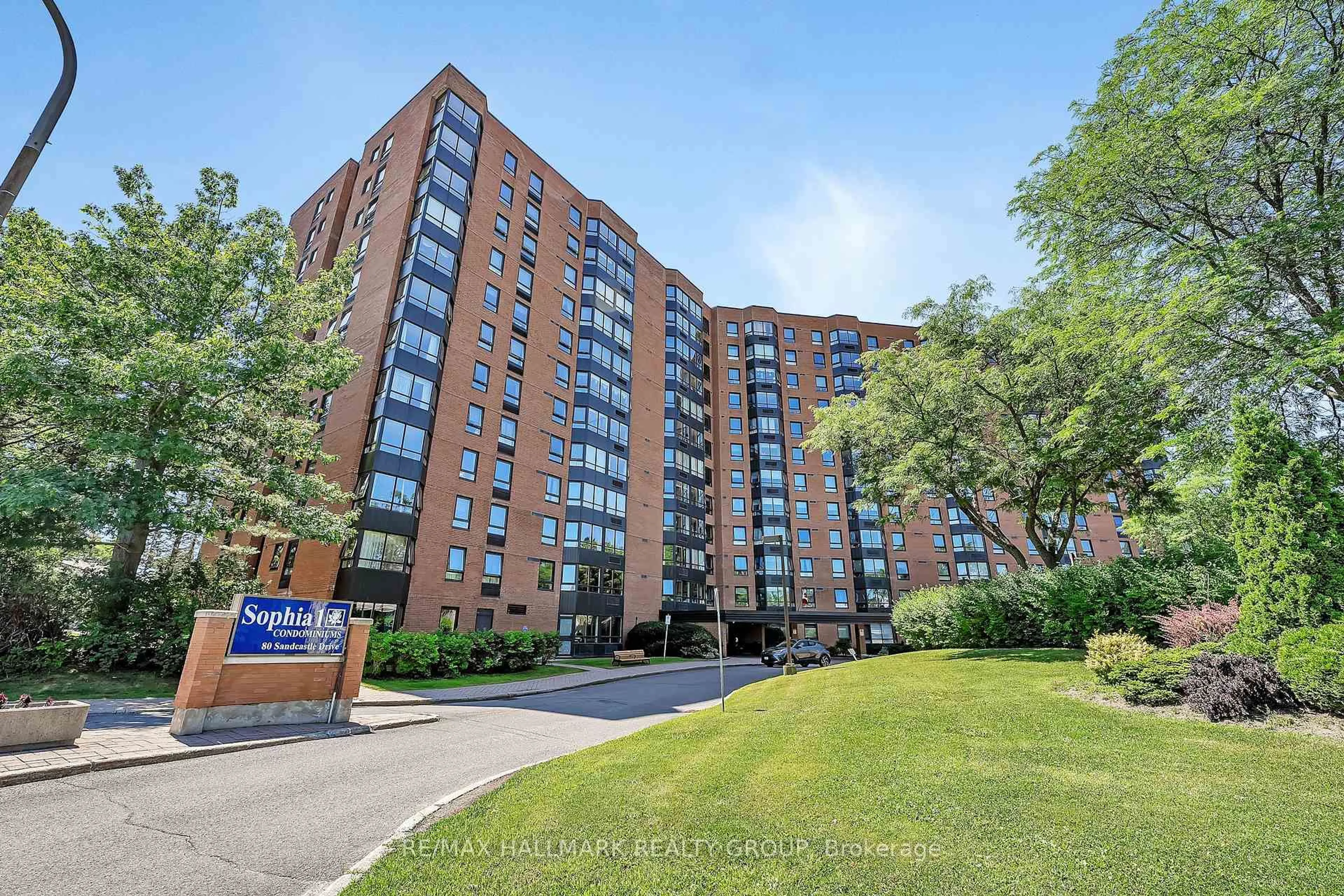 Unknown for 80 Sandcastle Dr #704, Ottawa Ontario K2H 9E7